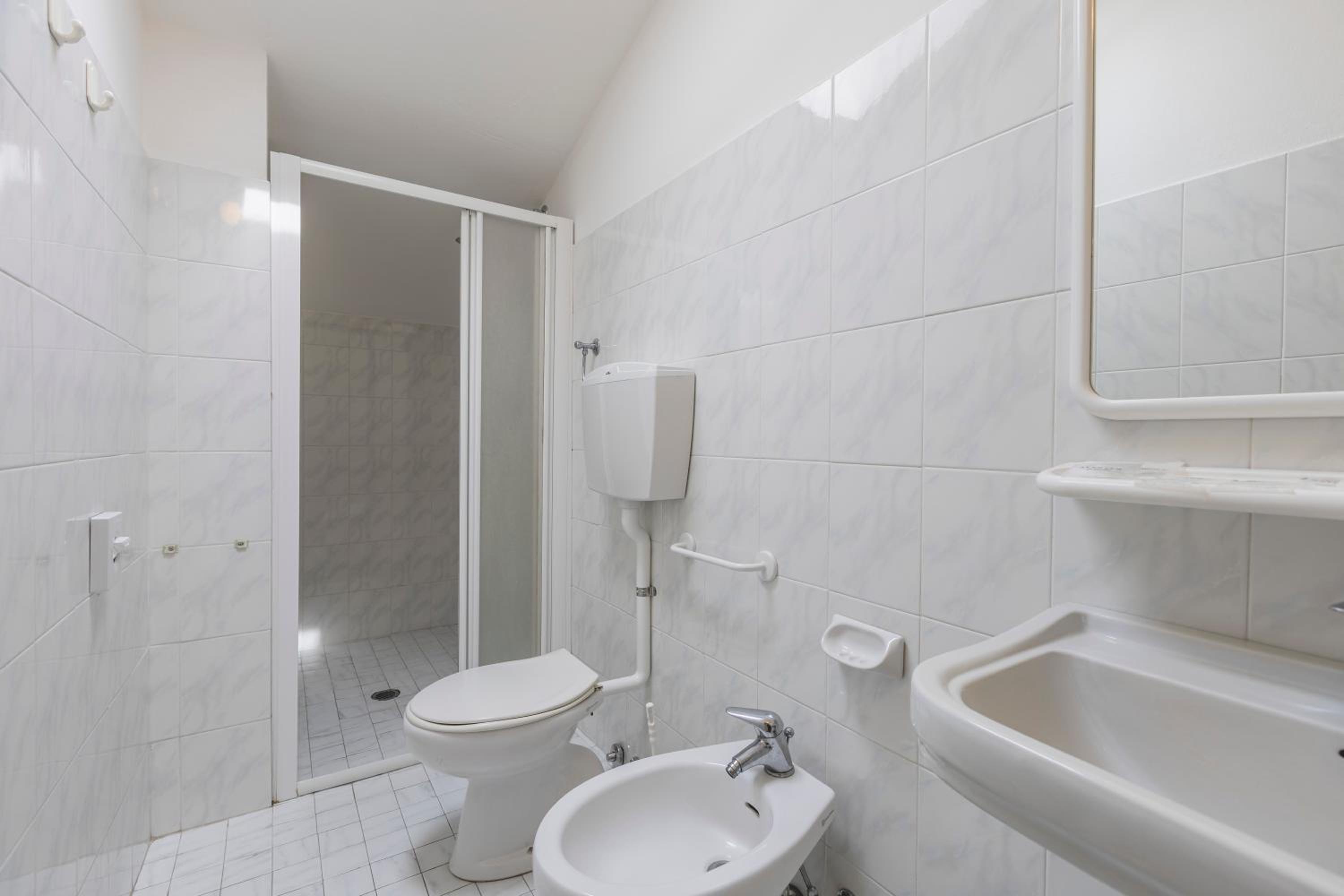 Double Room - Photo 5