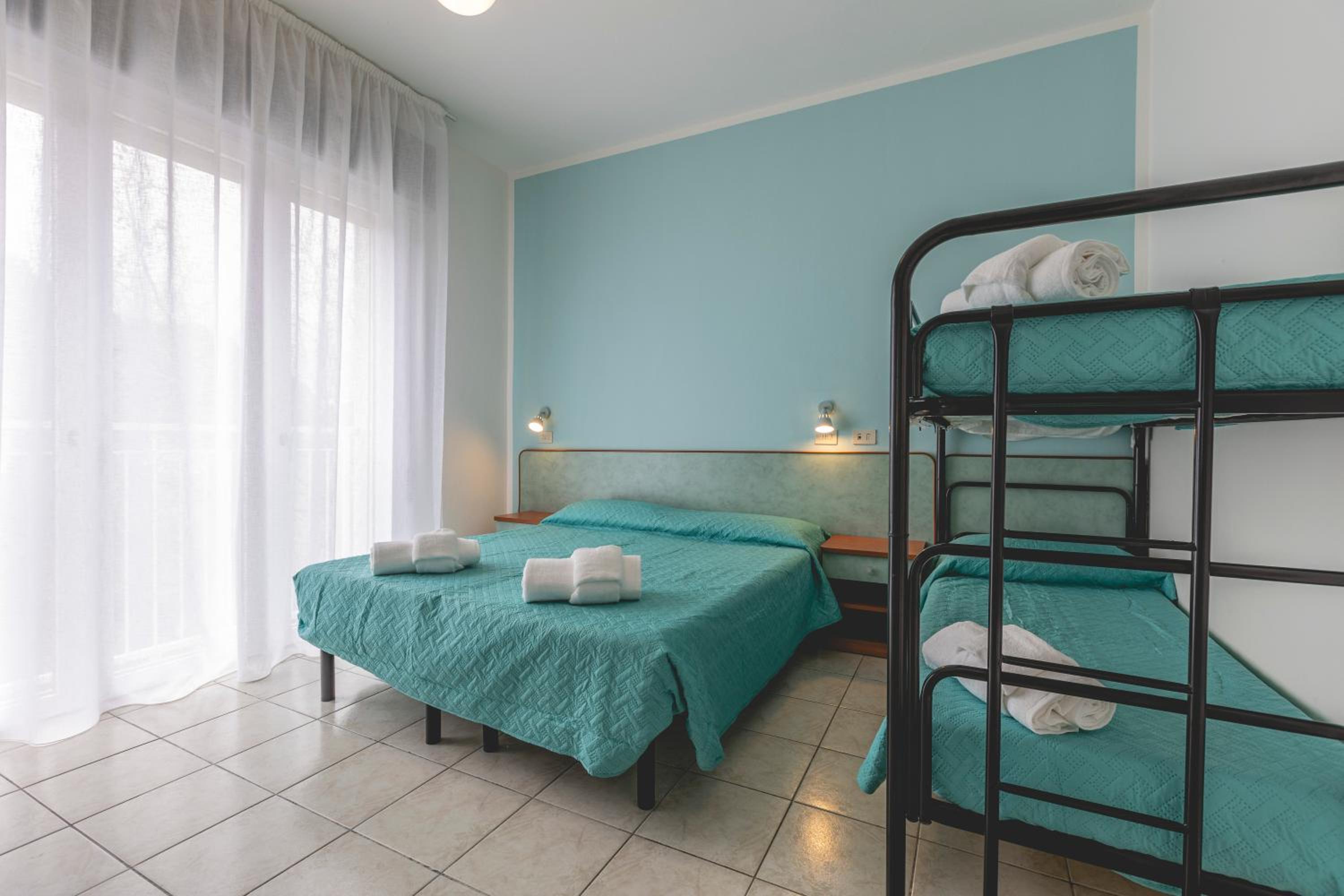 Quadruple Room with Balcony photo 3