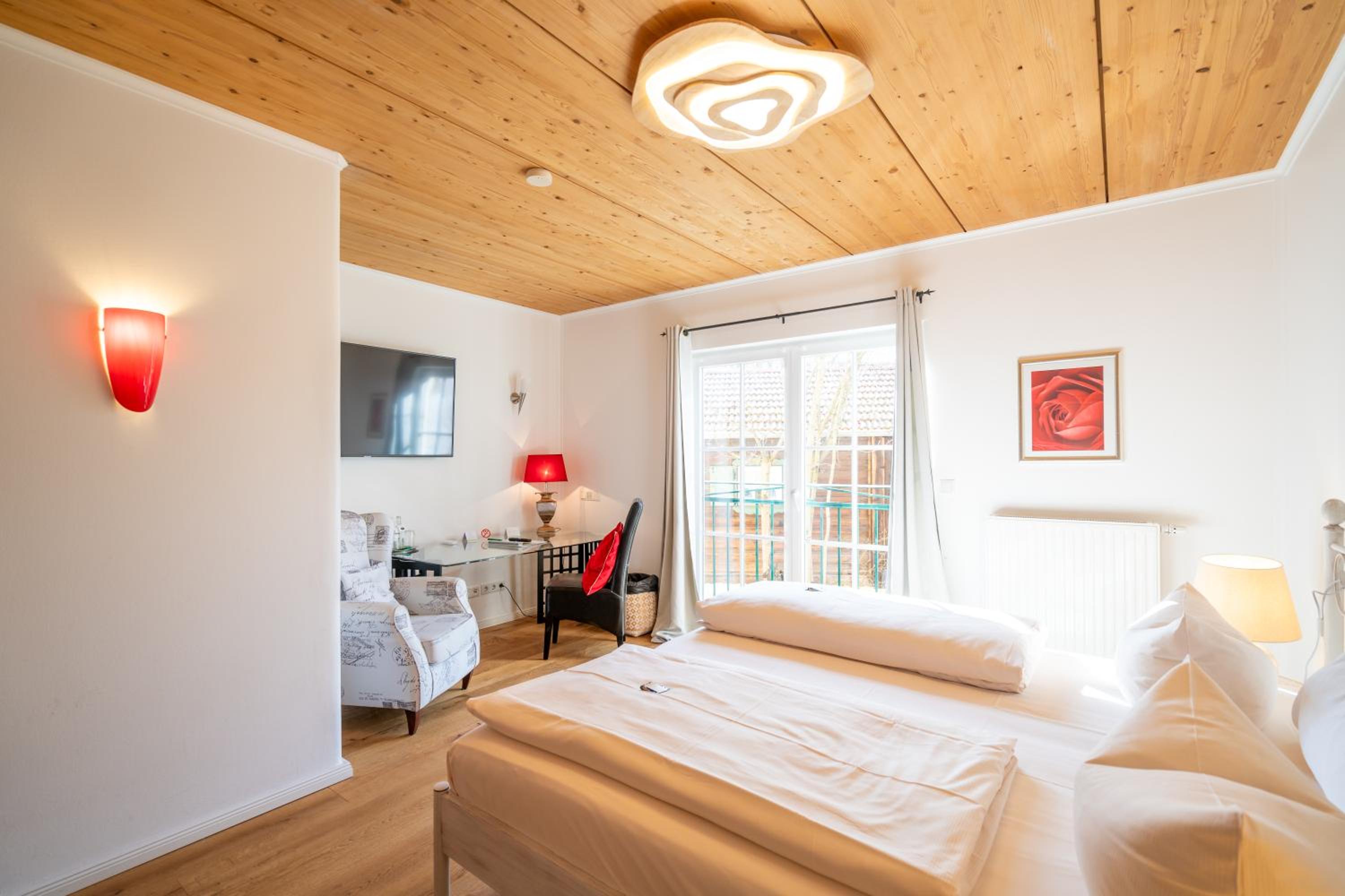 Double Room - Photo 16