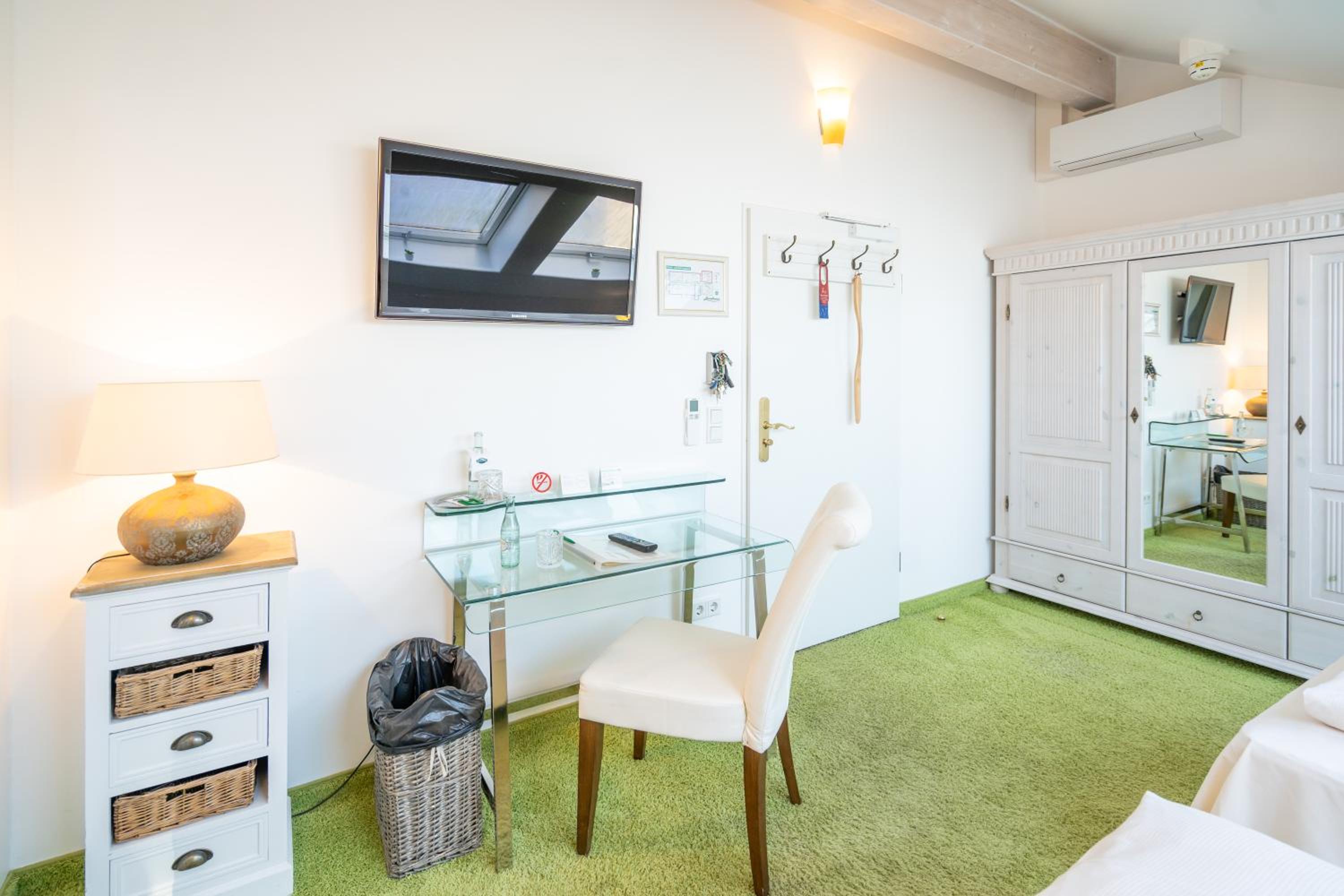 Double Room - Photo 25