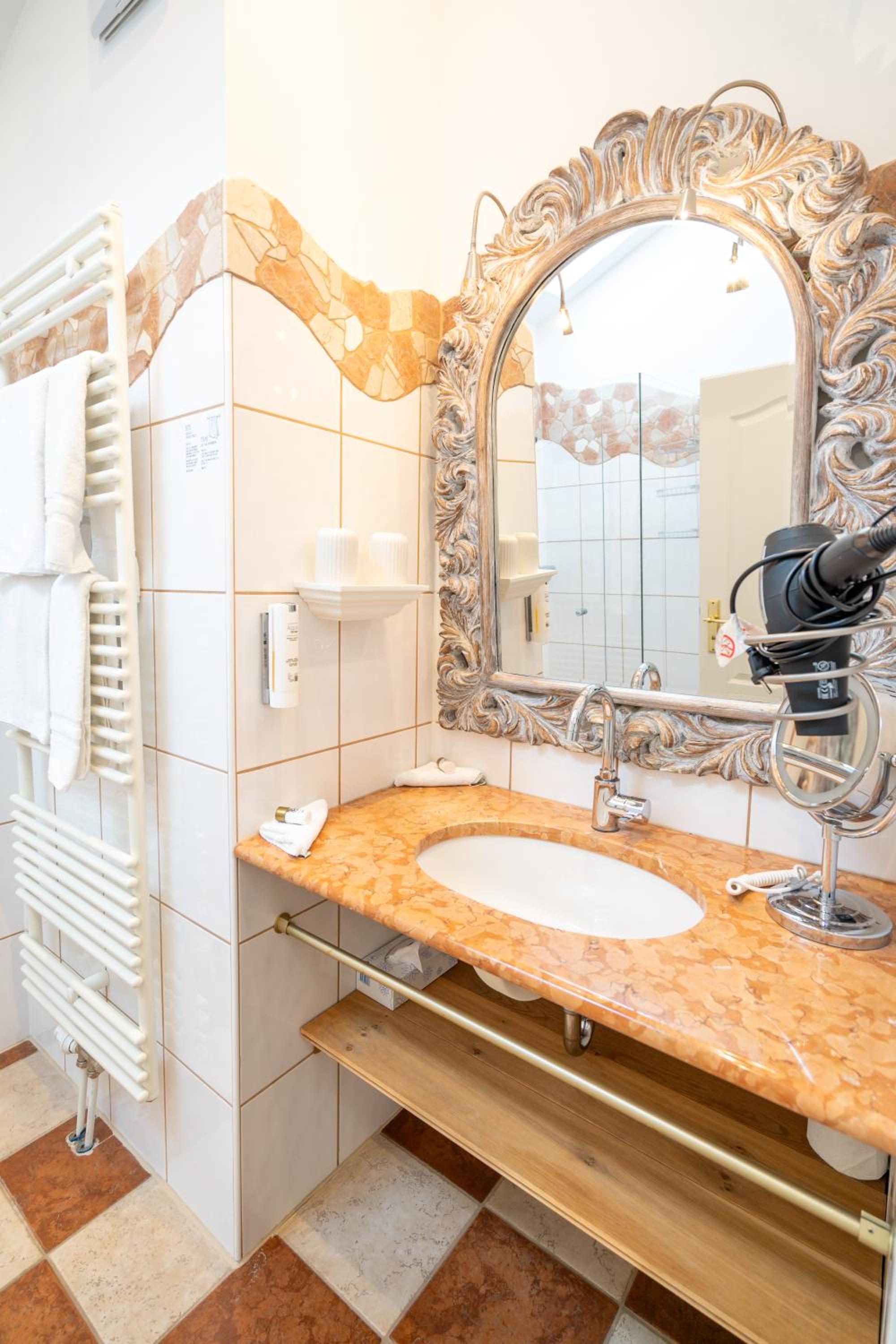 Double Room - Photo 29