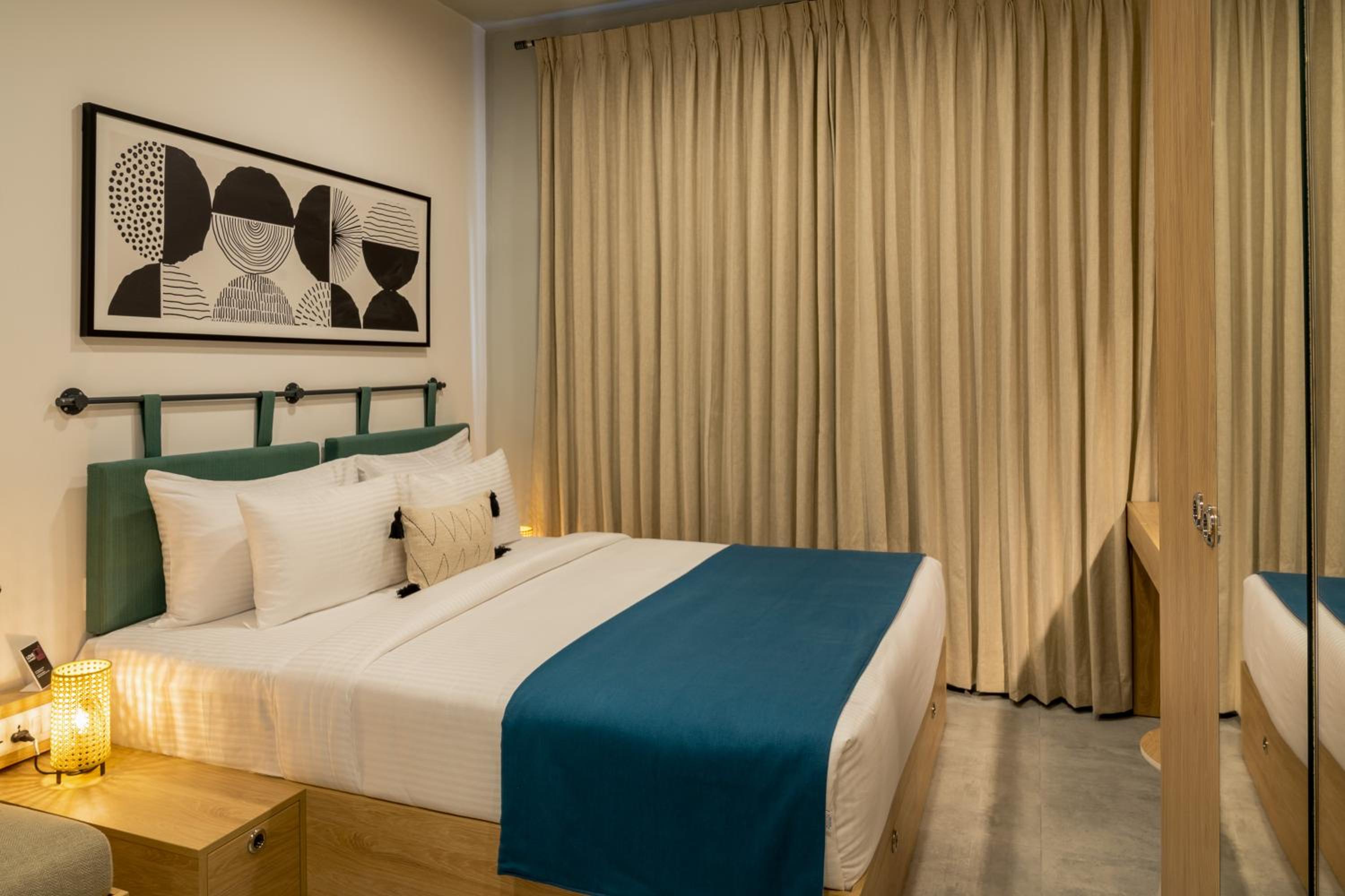 Deluxe King Room - Photo 4