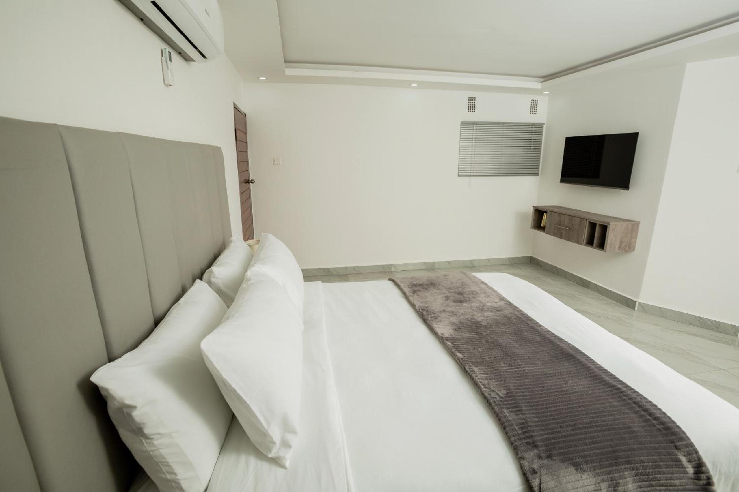 Three-Bedroom Apartment photo 1