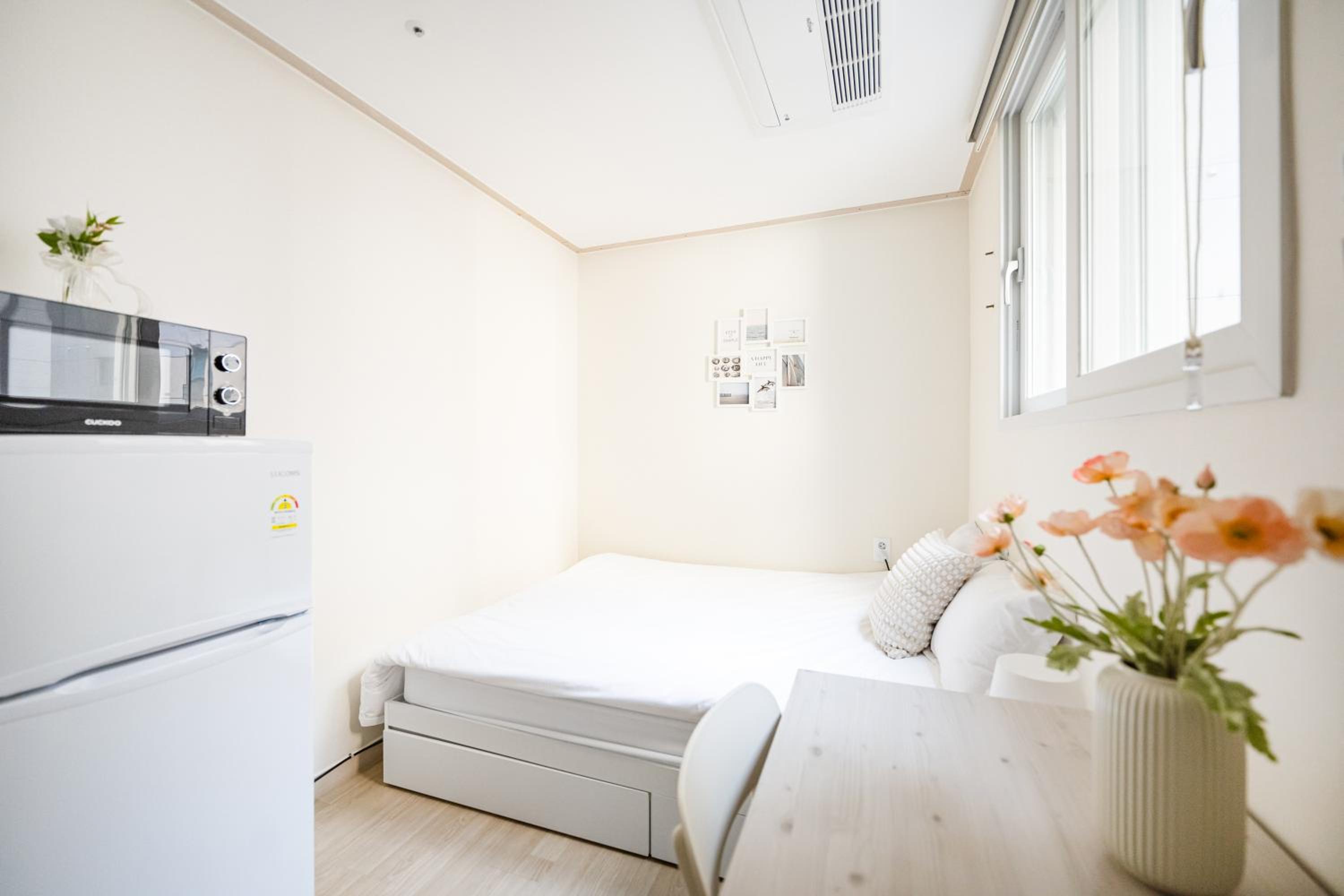 Standard Double Room - Photo 9