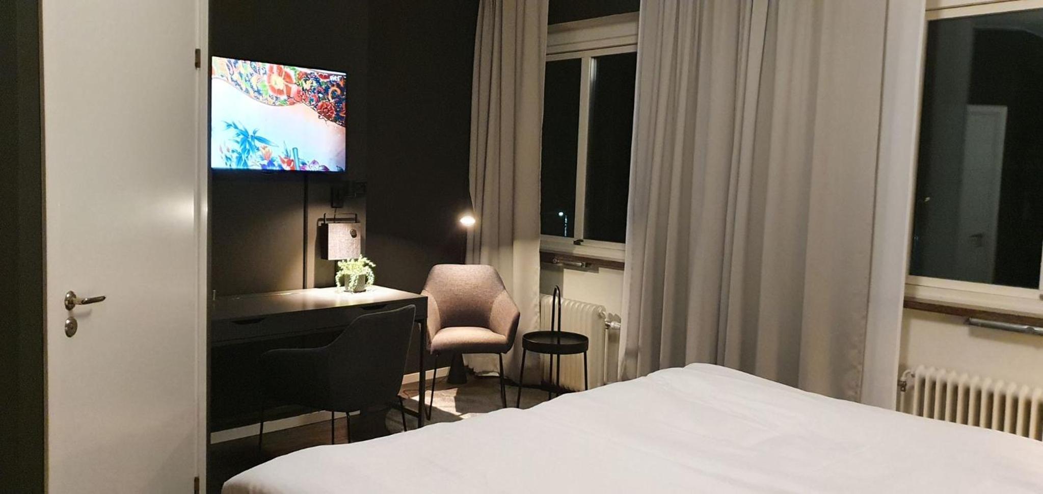 Large Double Room - Photo 4
