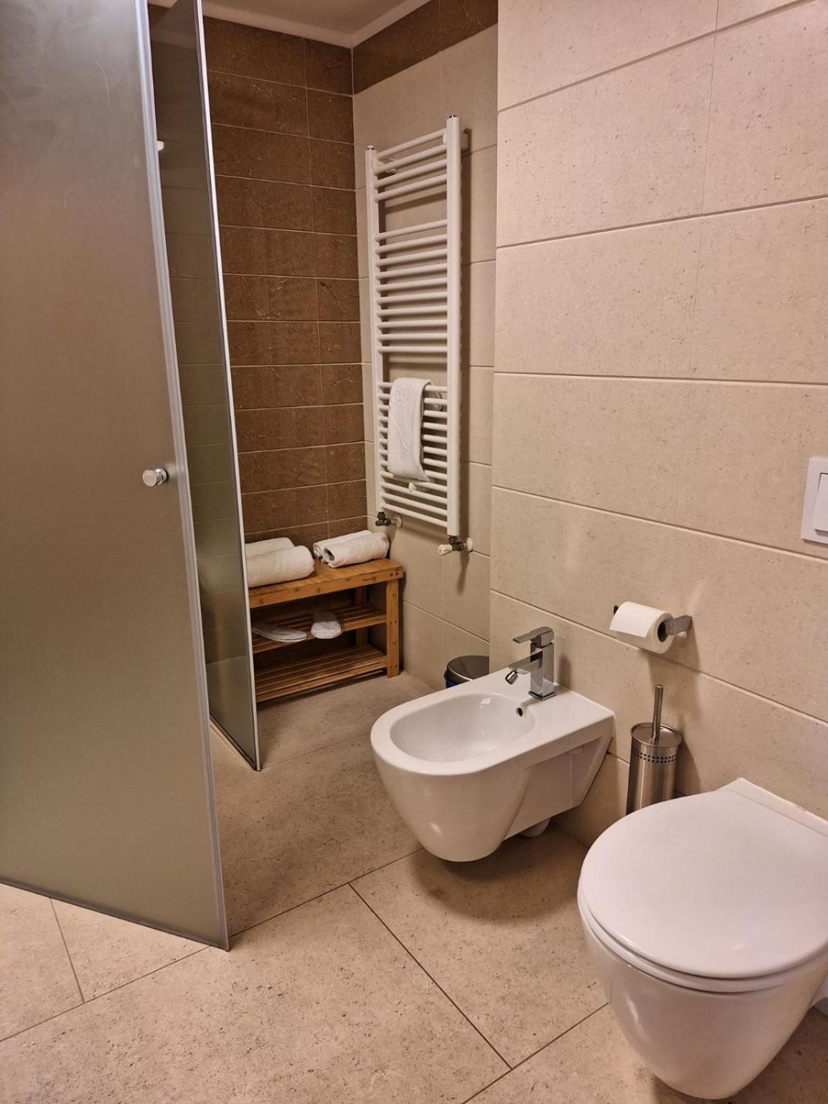 Deluxe Room - Photo 15