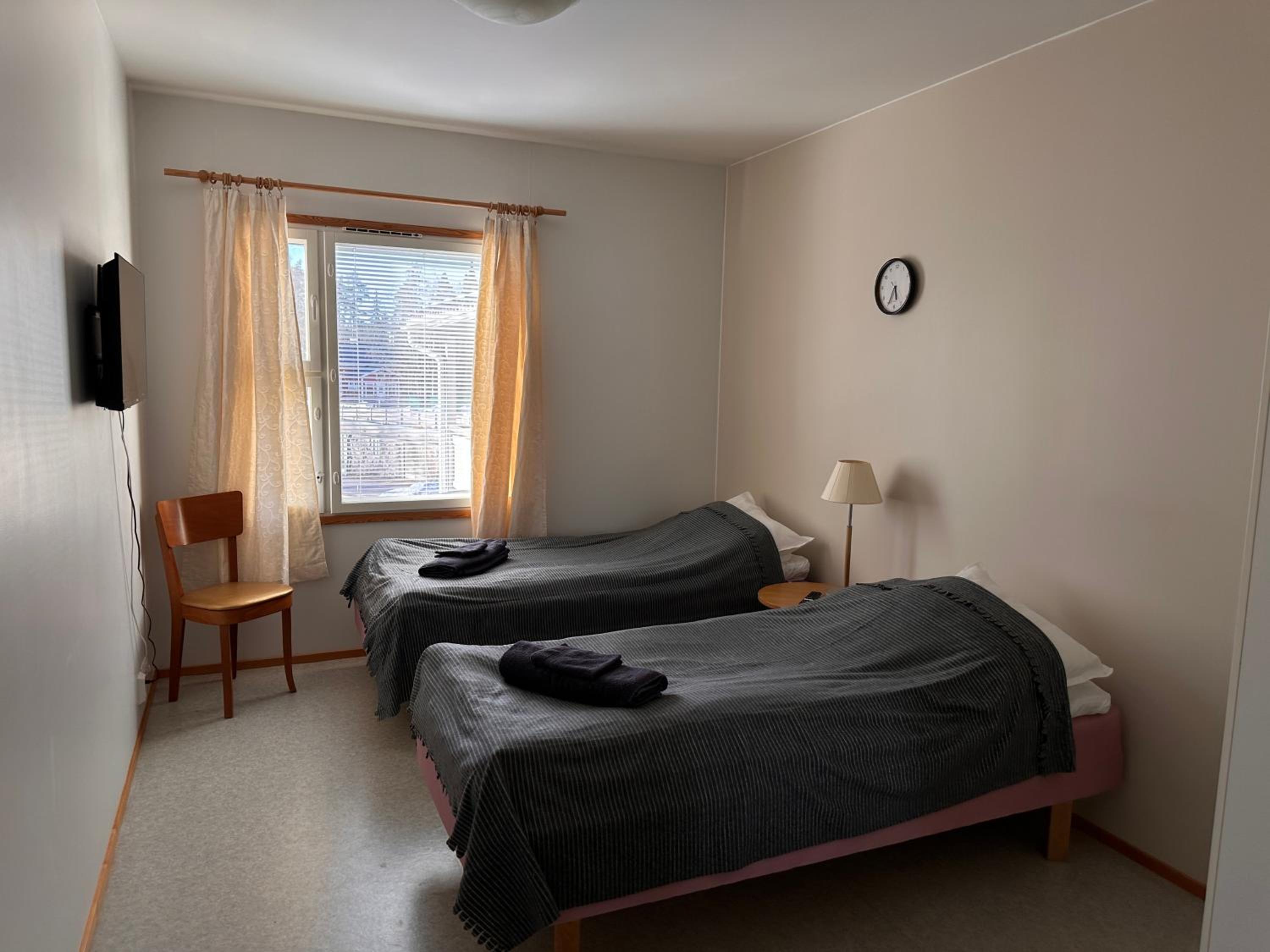 Standard Twin Room with Shared Bathroom photo 2