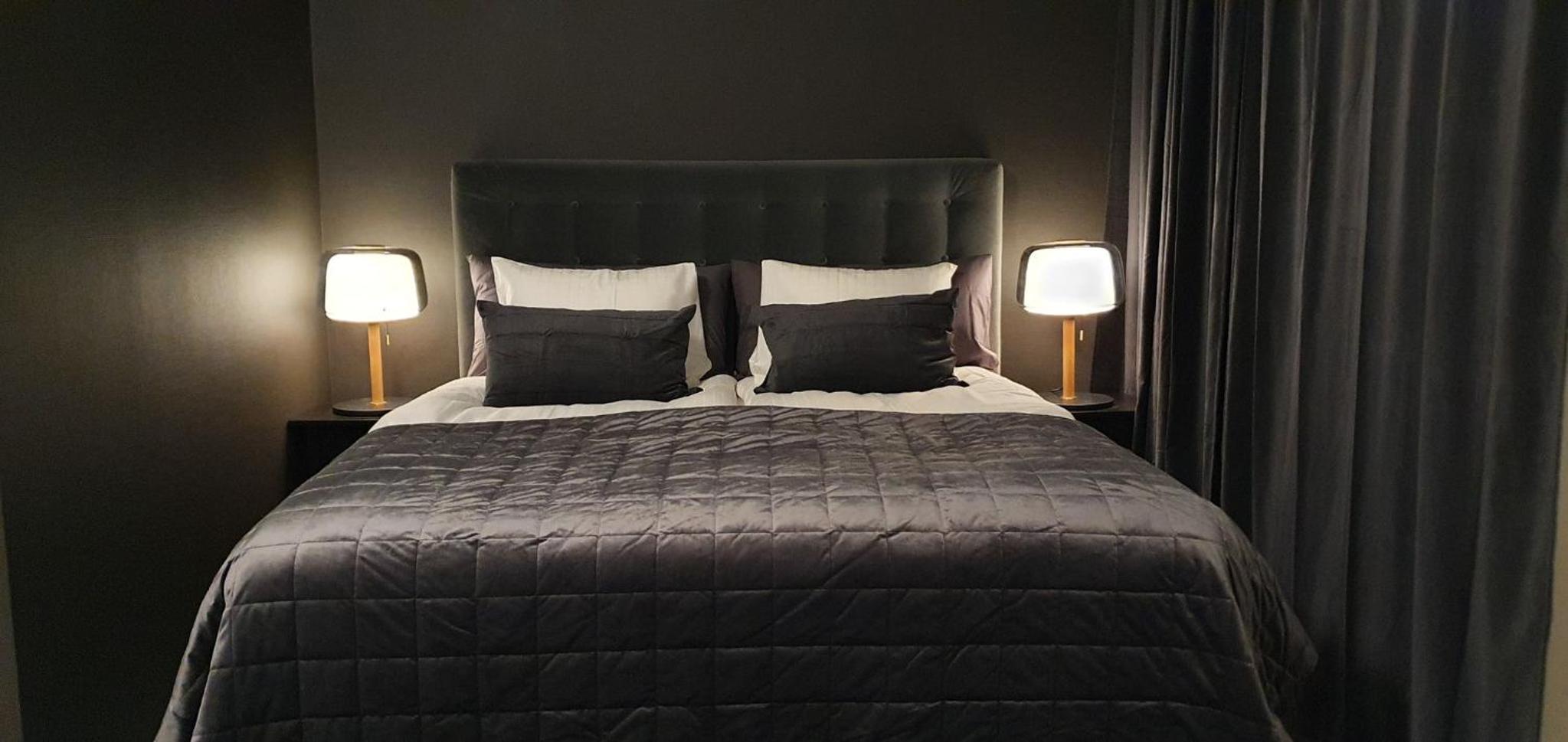 Deluxe Double Room with Shower - Photo 6