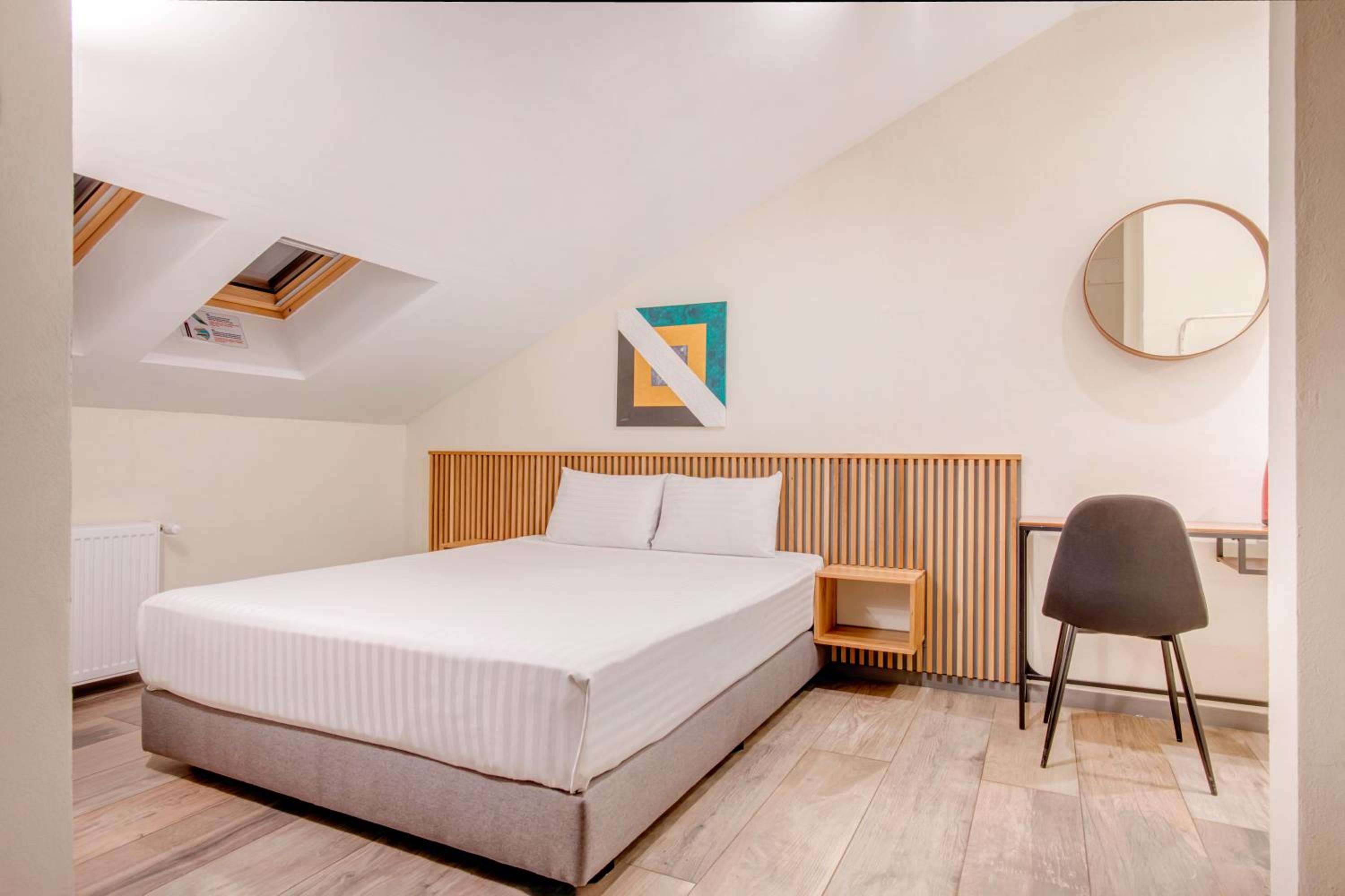One Bedroom Suite - Photo 4