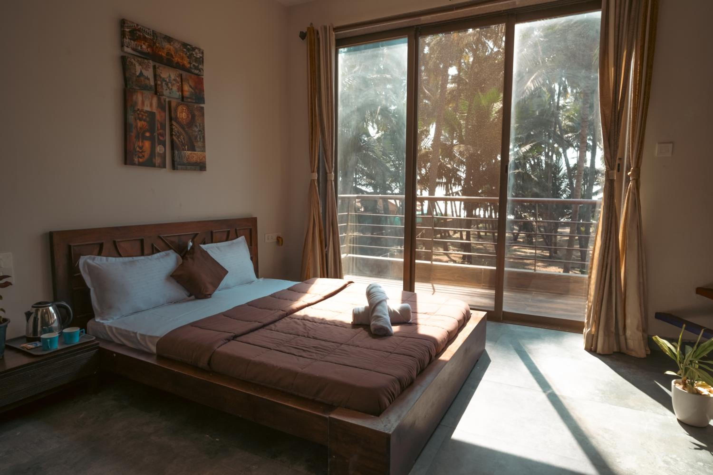 Five-Bedroom House photo 1
