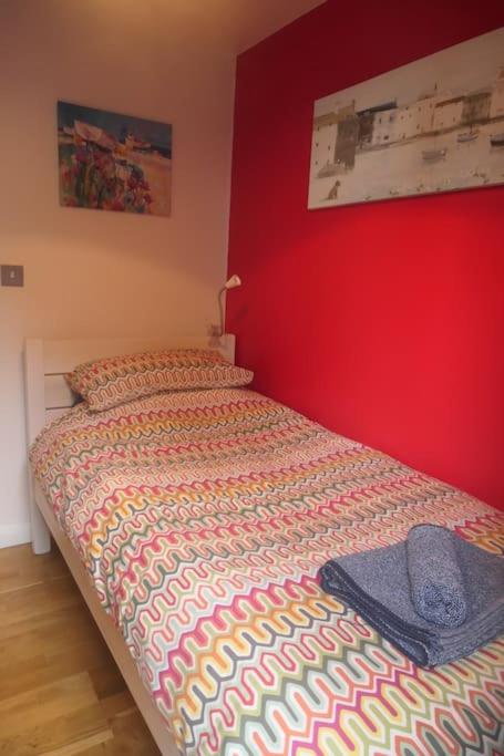 Three-Bedroom Apartment photo 2