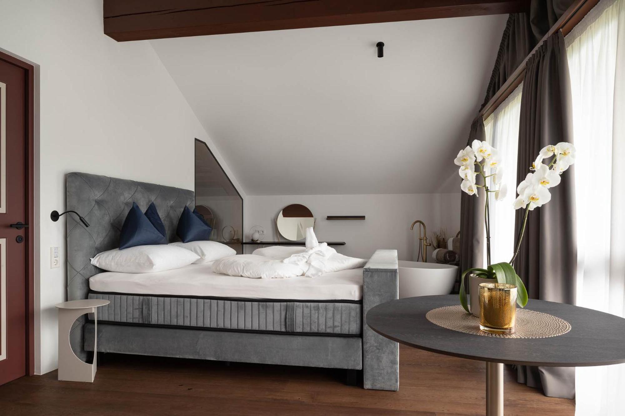 Suite with Lake View photo 1