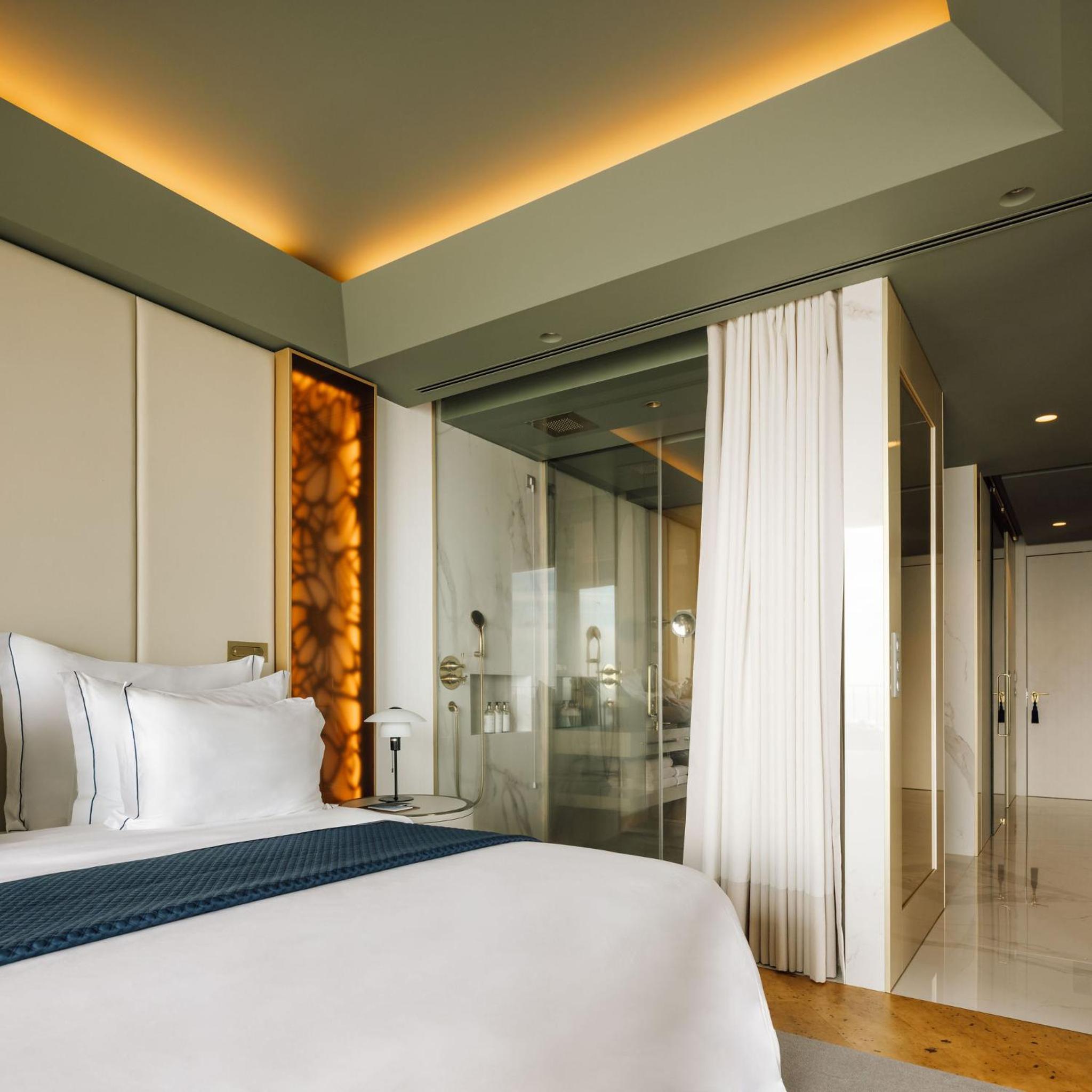 Corner Pool Suite