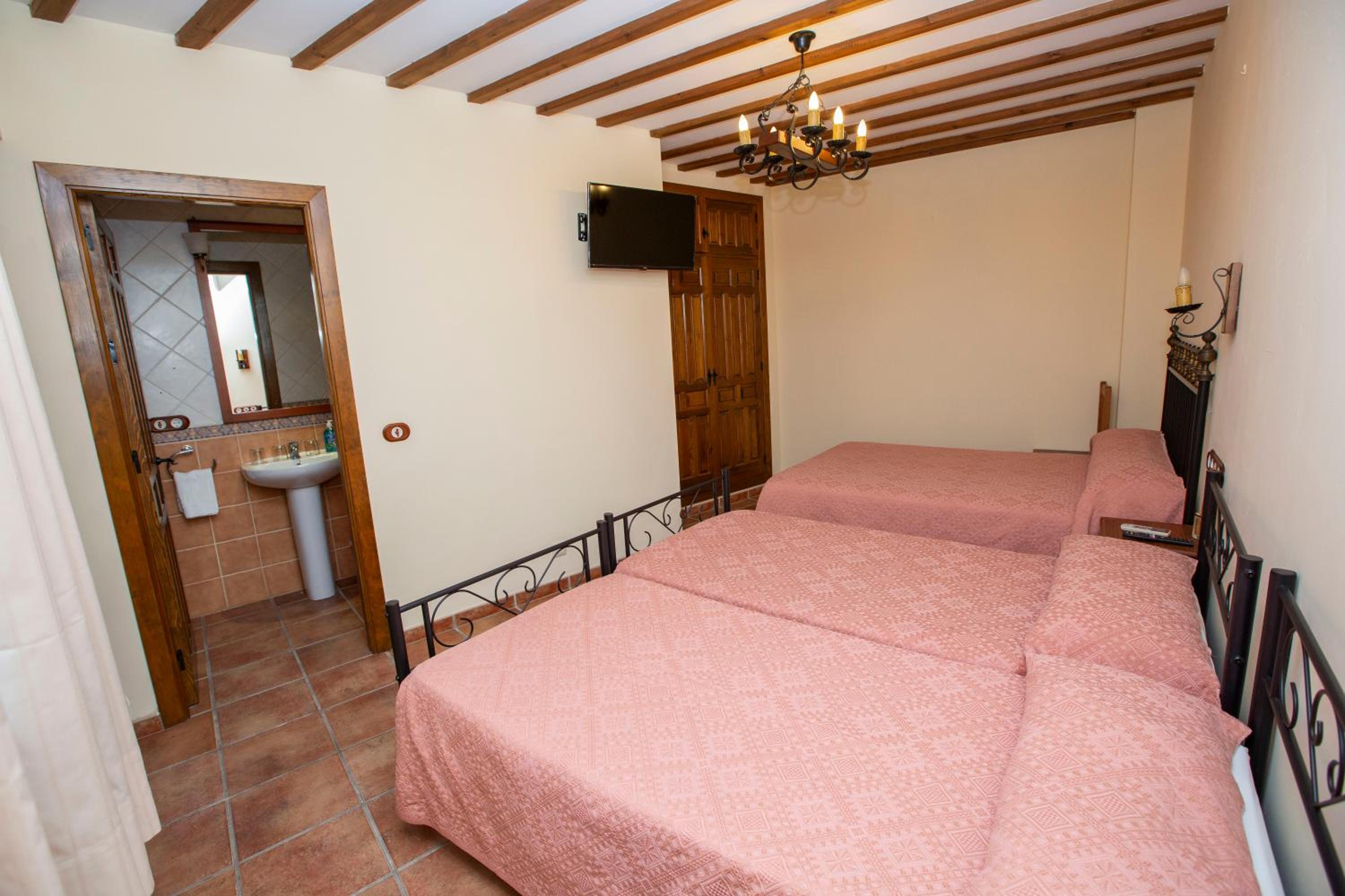 Habitación Triple con Baño Privado