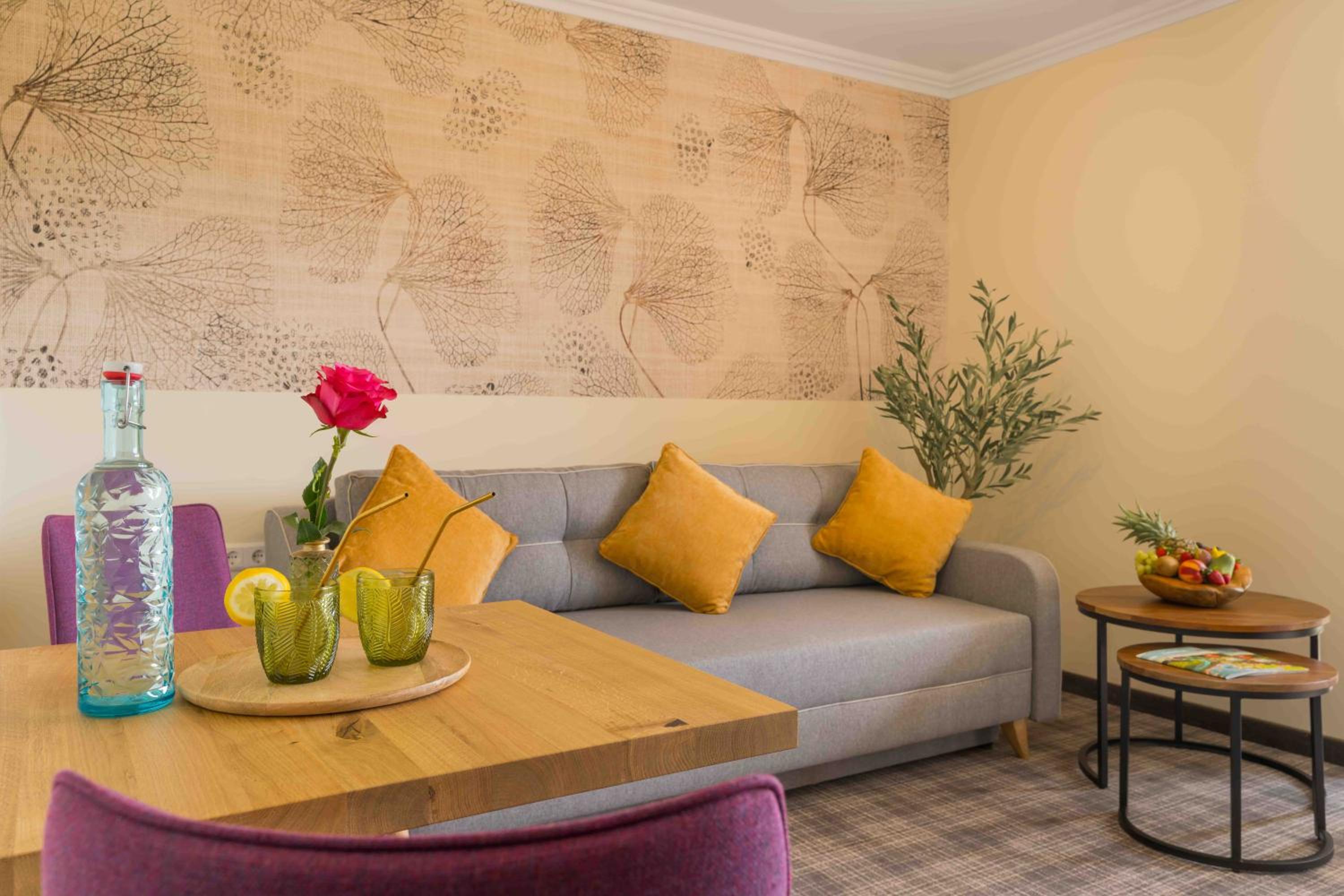 Suite South / West photo 3