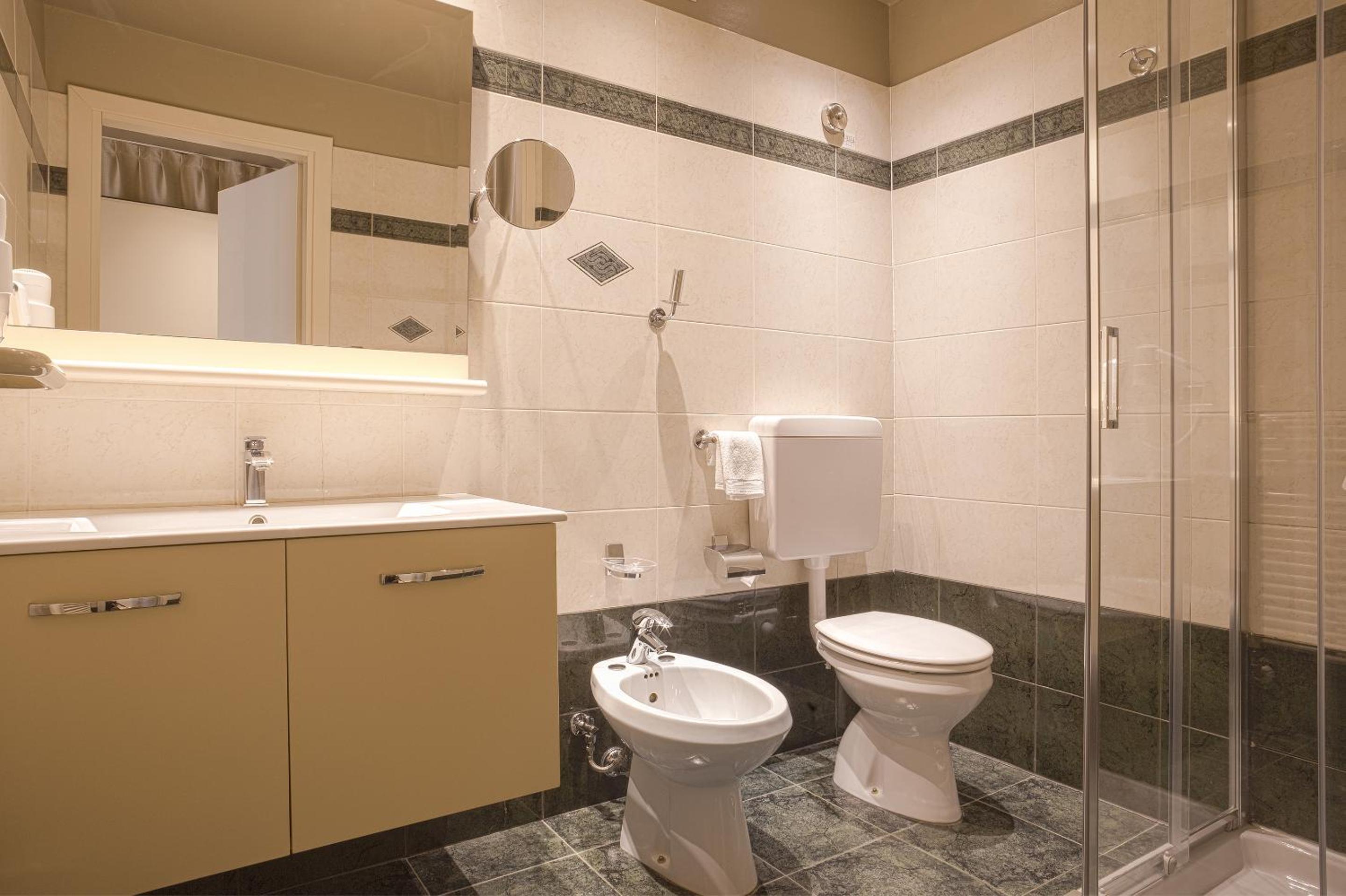 Double or Twin Room - Photo 7