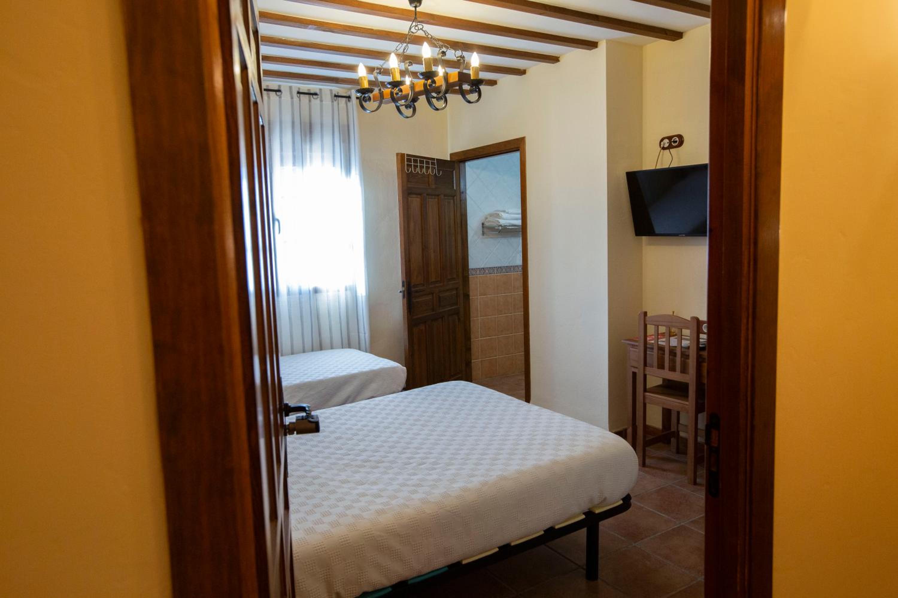 Triple Room with Private Bathroom photo 2