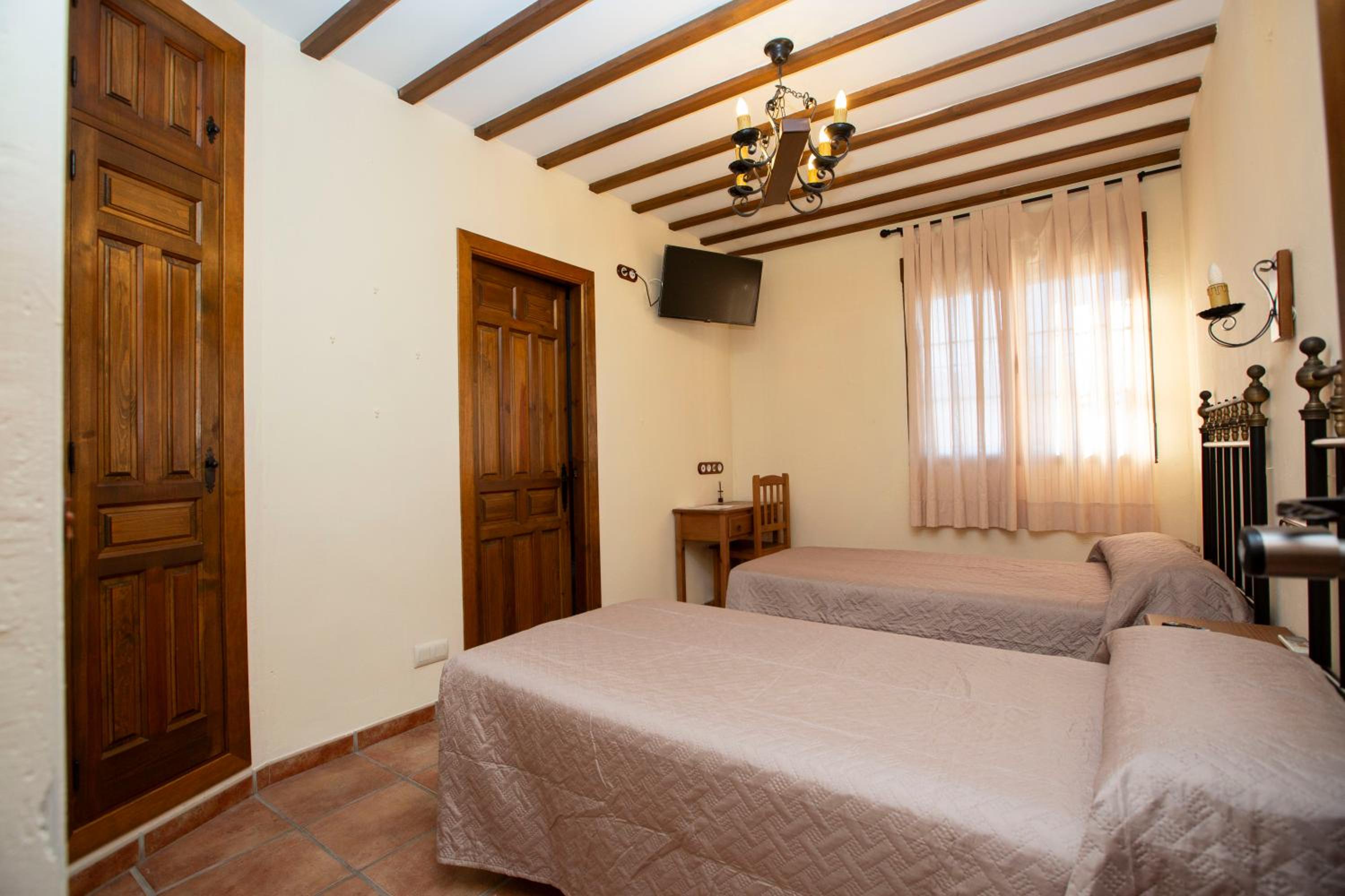 Double Room with Private Bathroom photo 3