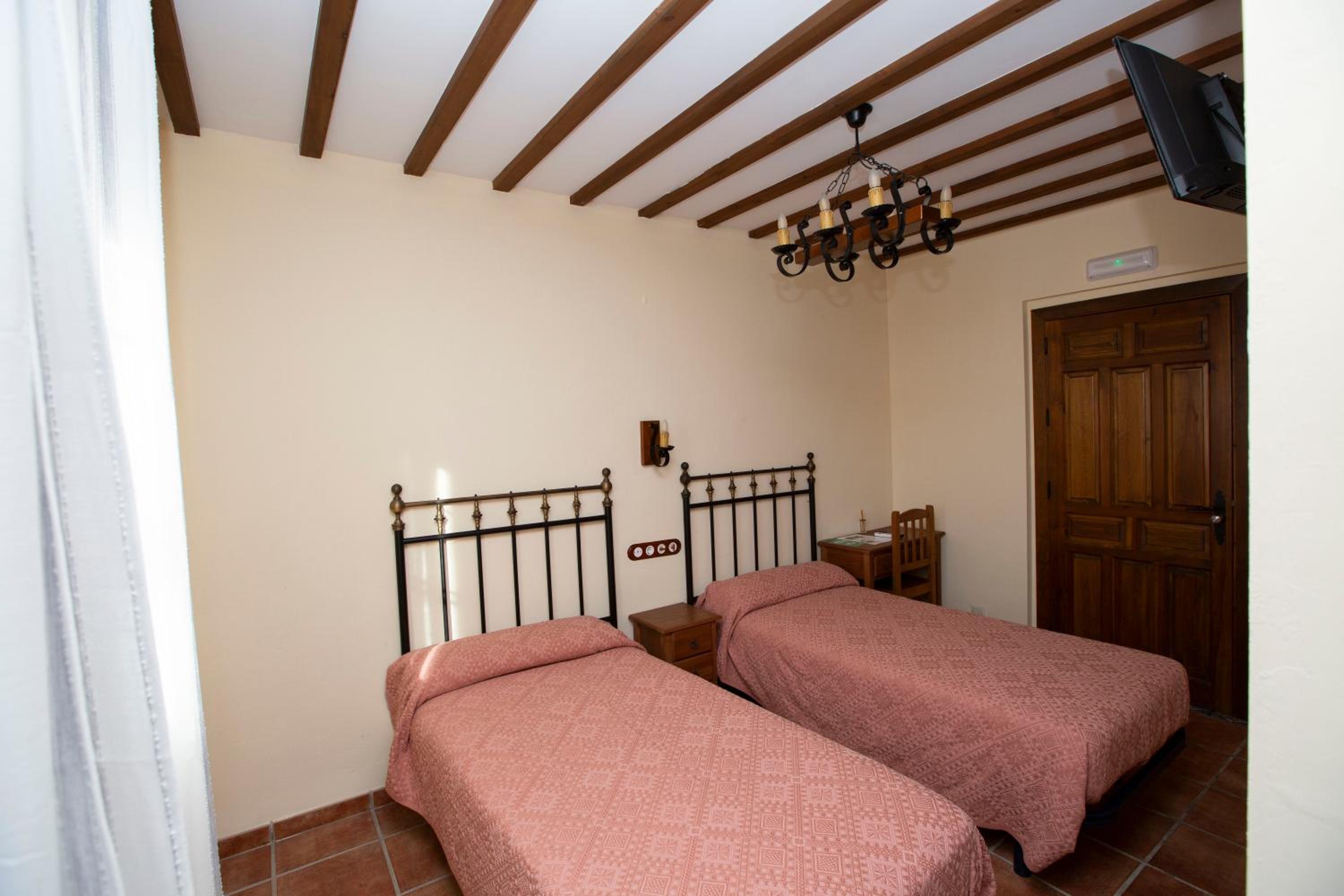 Double Room with Private Bathroom photo 2