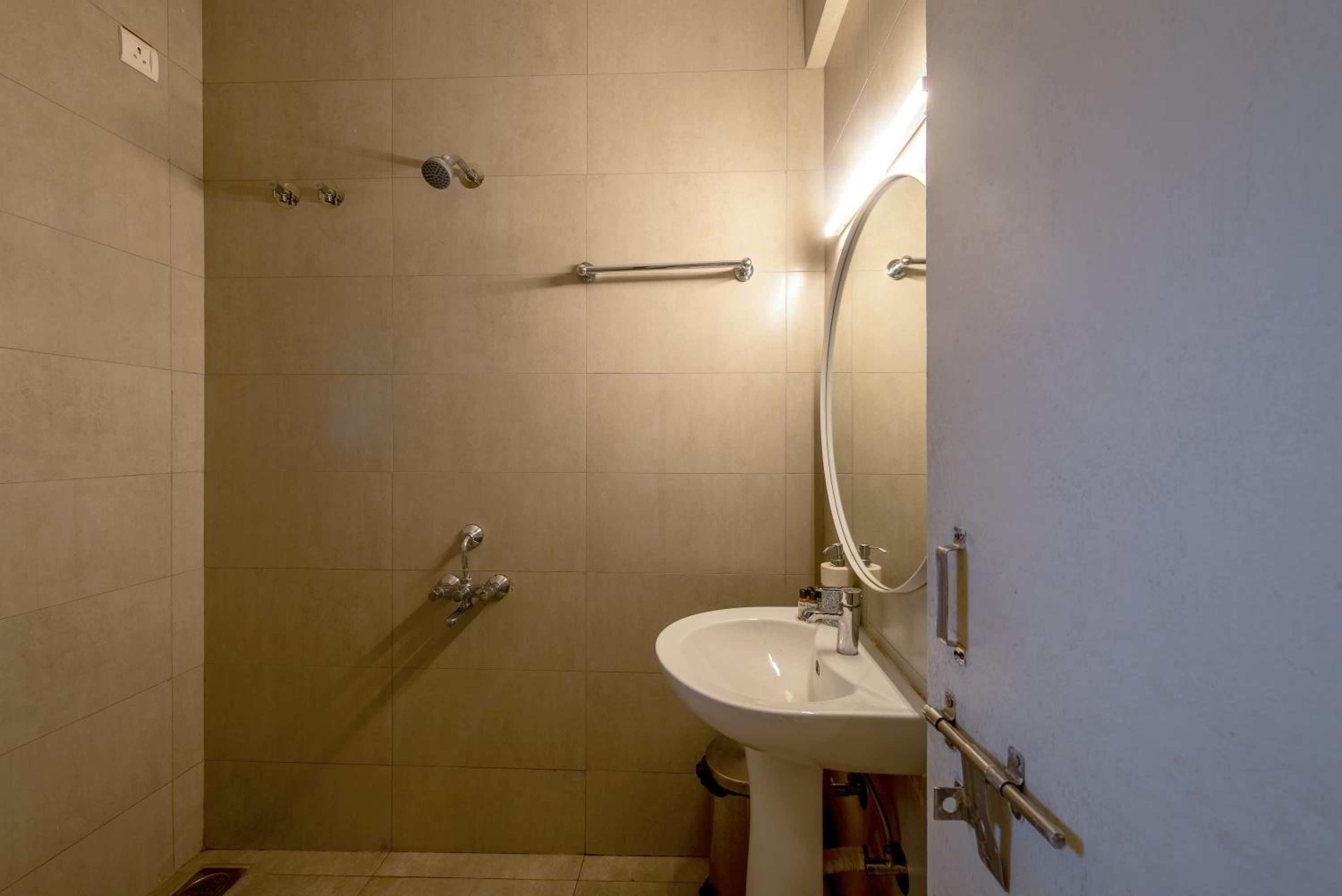 One-Bedroom Apartment - Photo 6