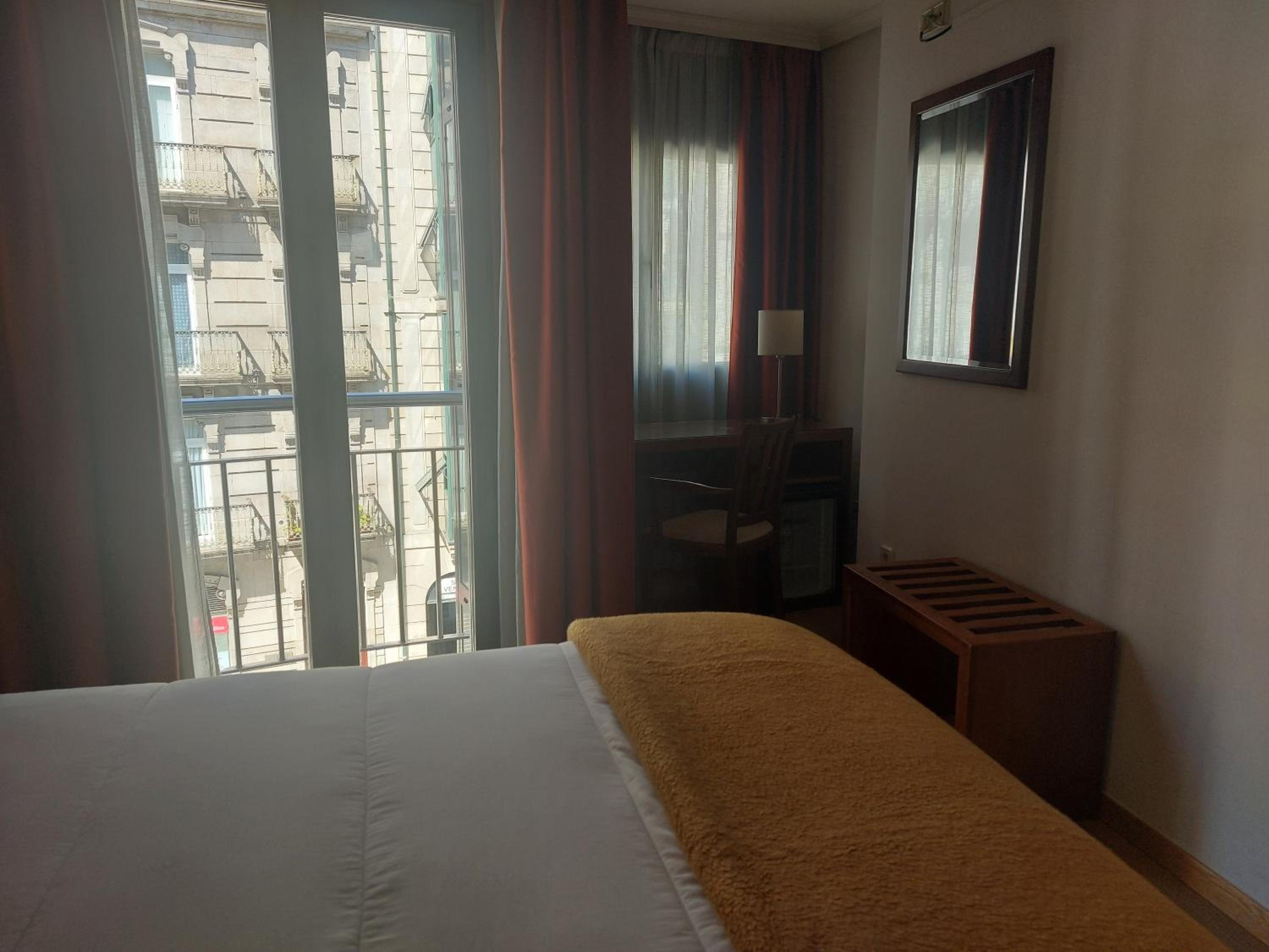 Double or Twin Room - Photo 5