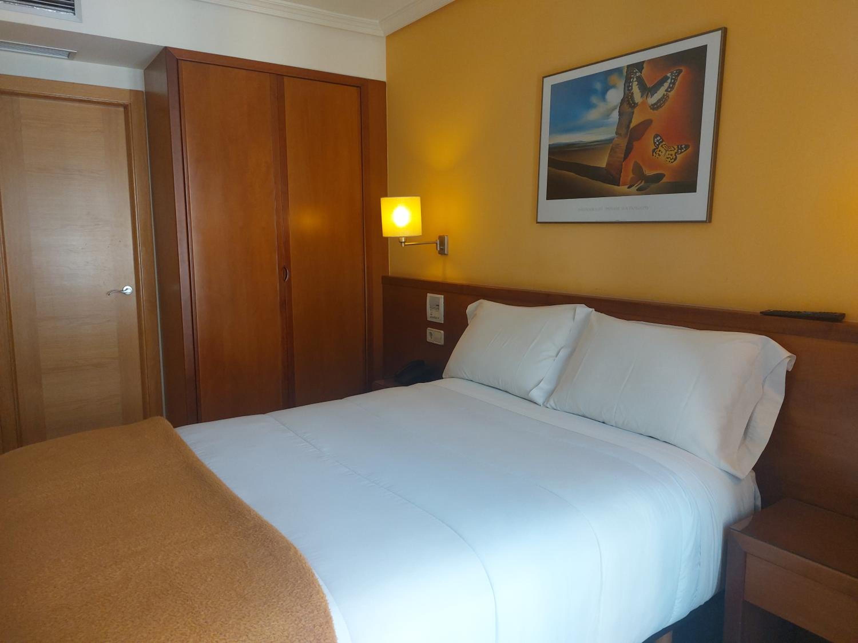 Double or Twin Room - Photo 2