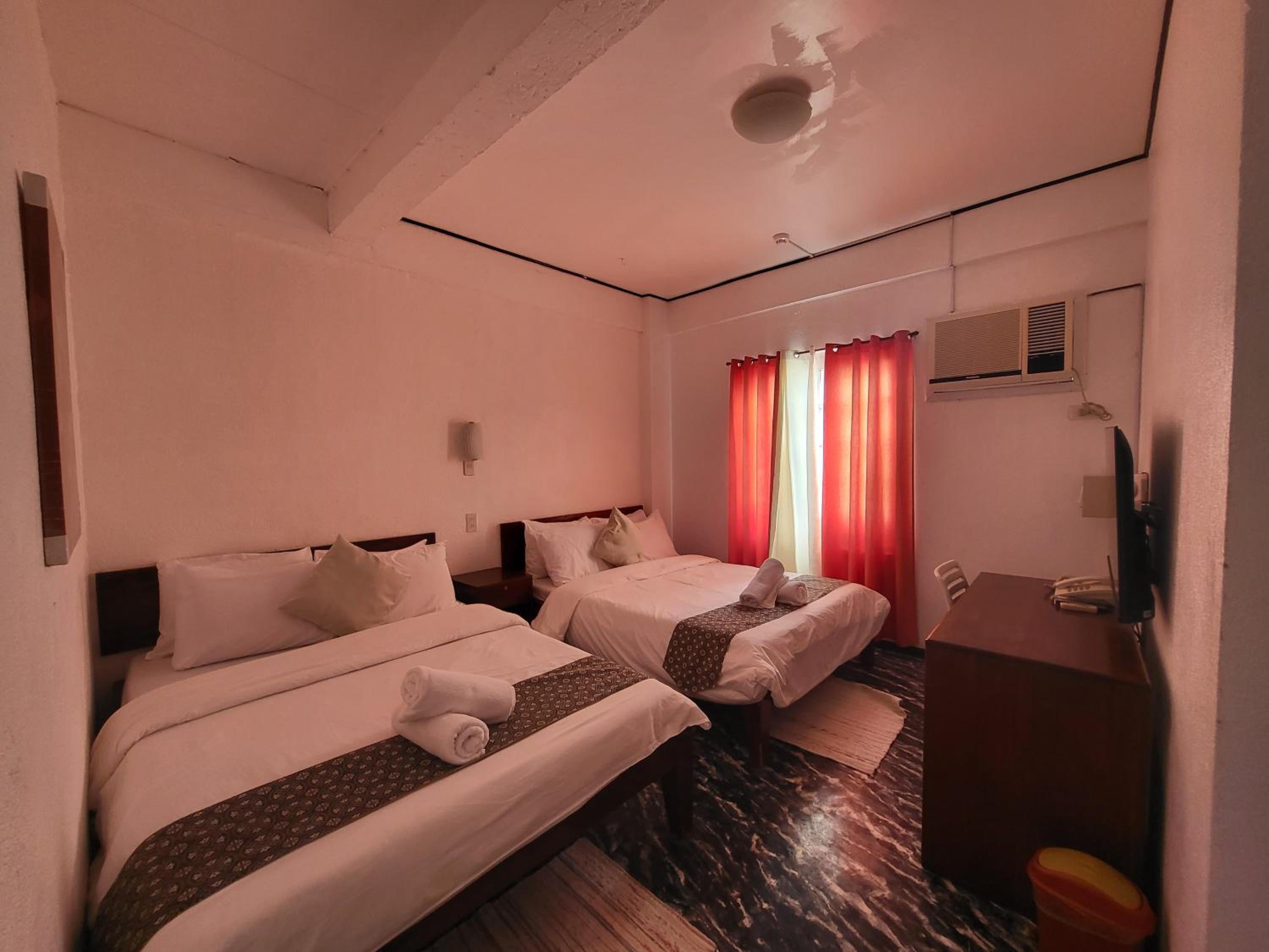 Quadruple Room - Photo 1