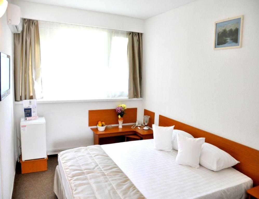 Economy Double Room Ground Floor without Balcony photo 3