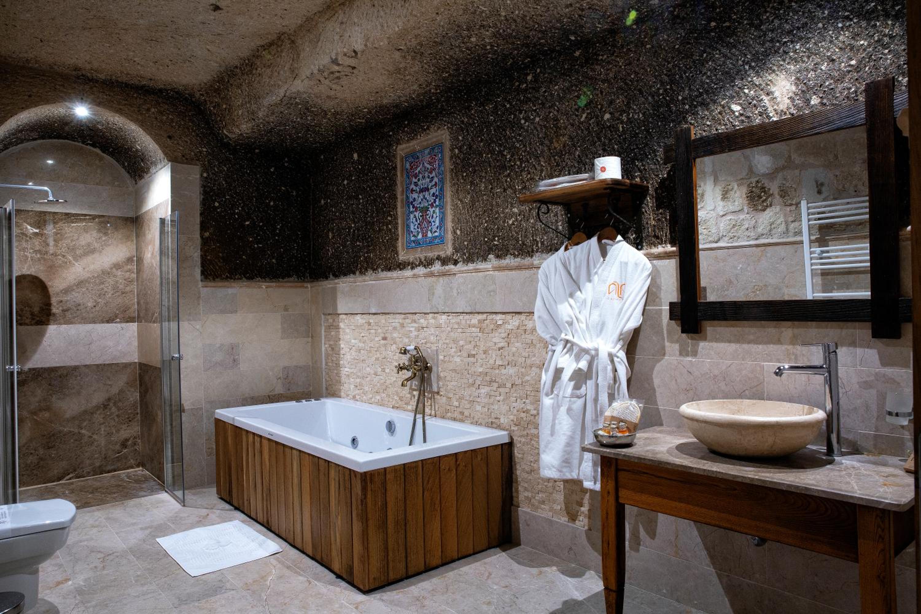 Suite - Photo 10