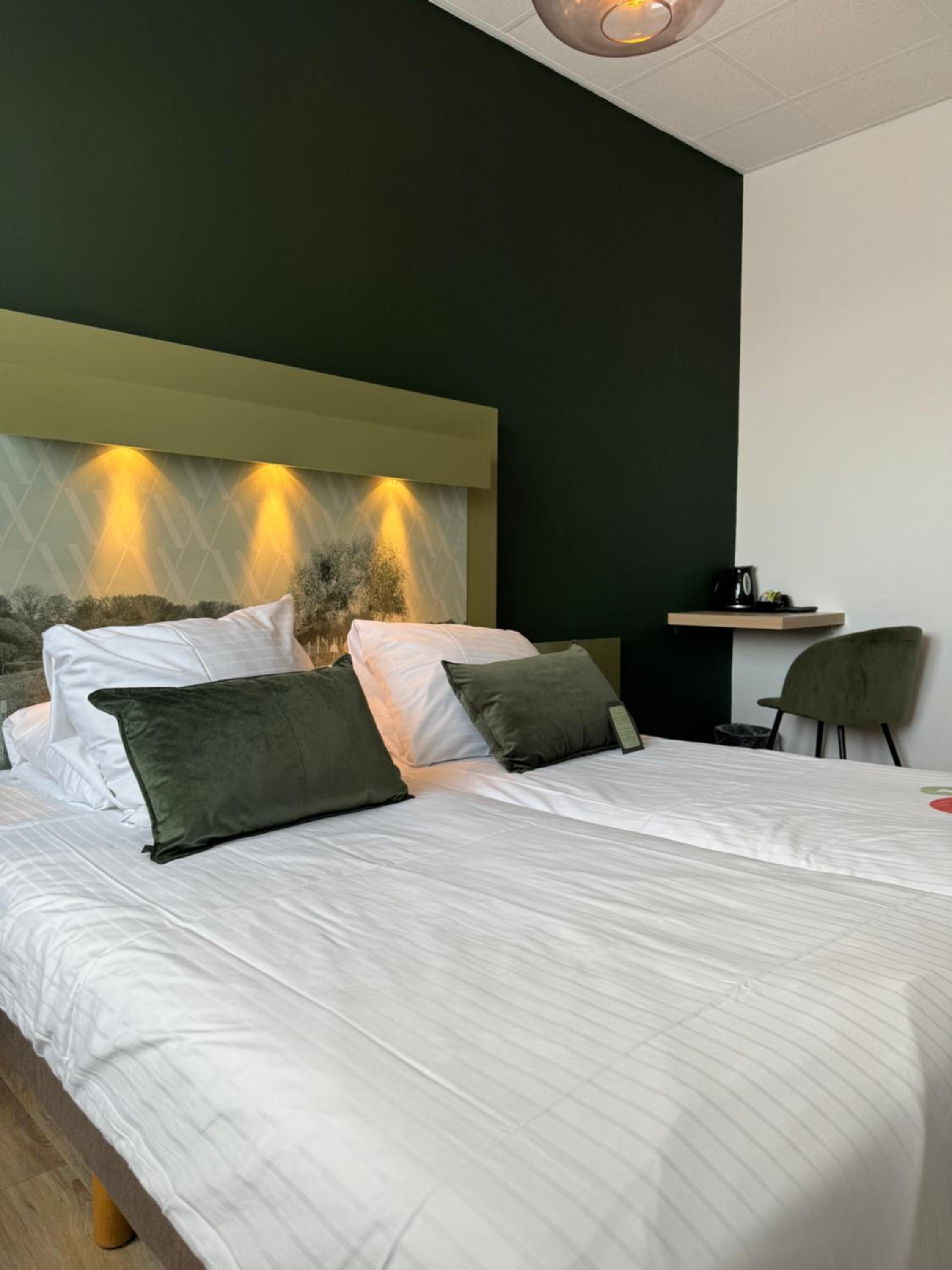 Economy Twin Room - Photo 1