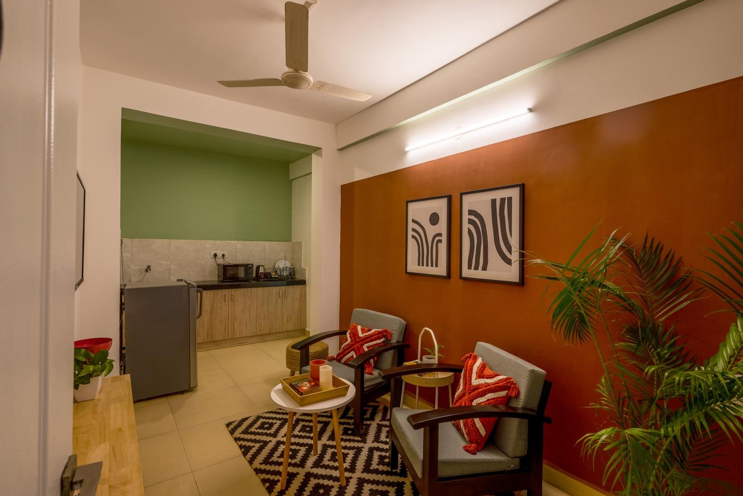 Studio Apartment - Photo 1