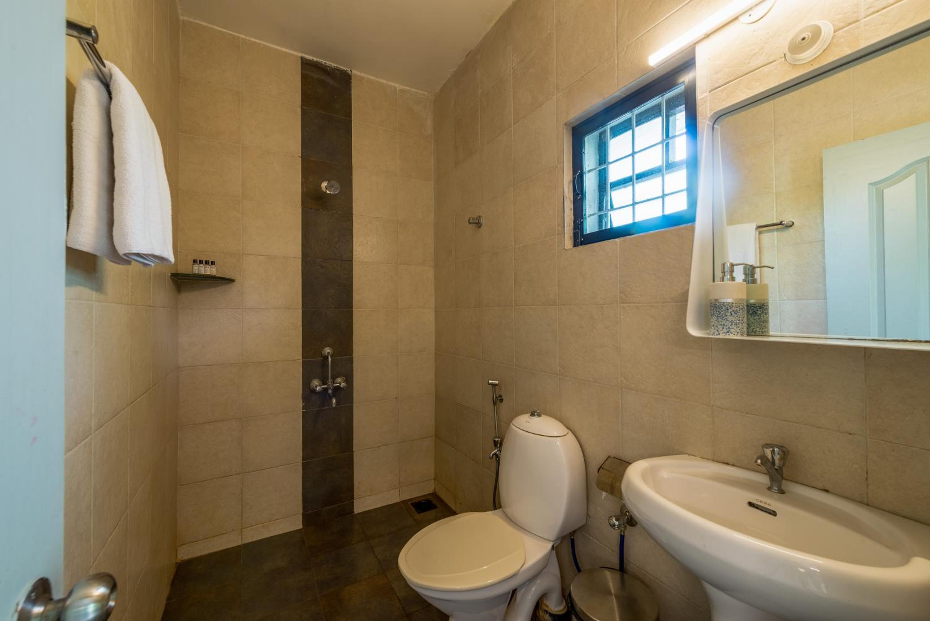 Studio Apartment - Photo 4