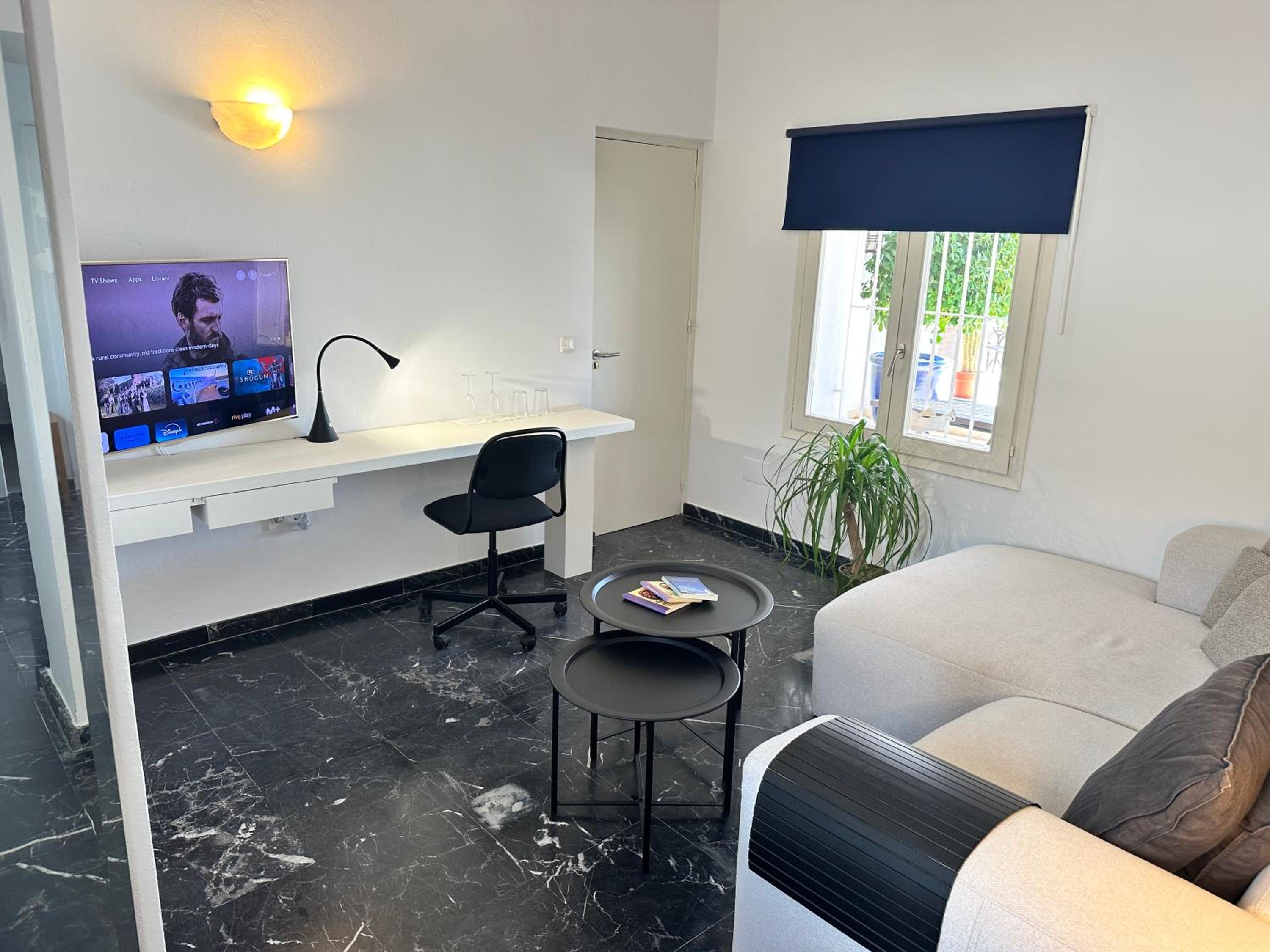 Junior Suite with Pool View photo 2