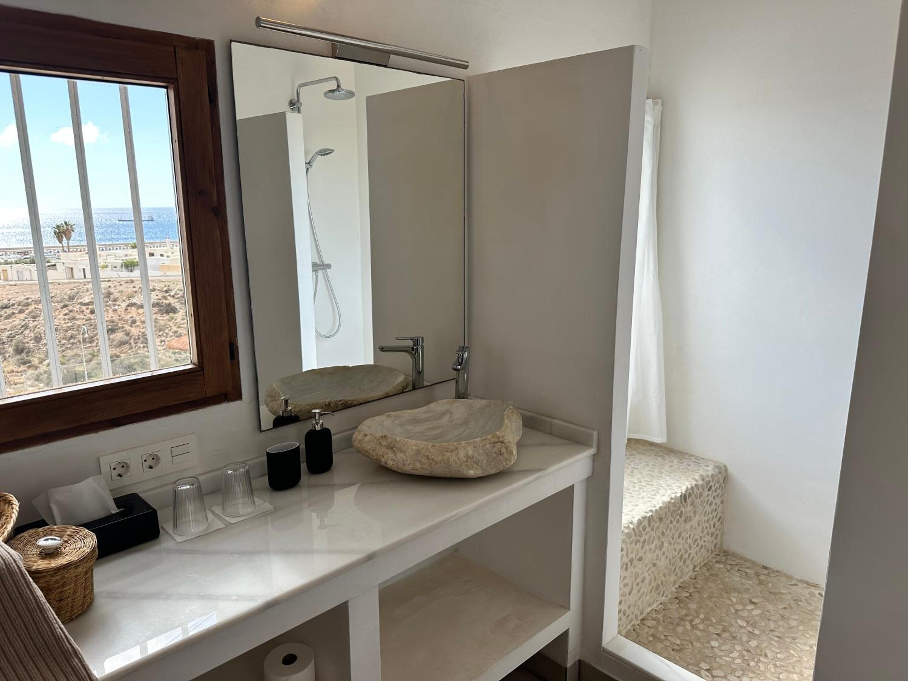 Double or Twin Room with Sea View photo 2