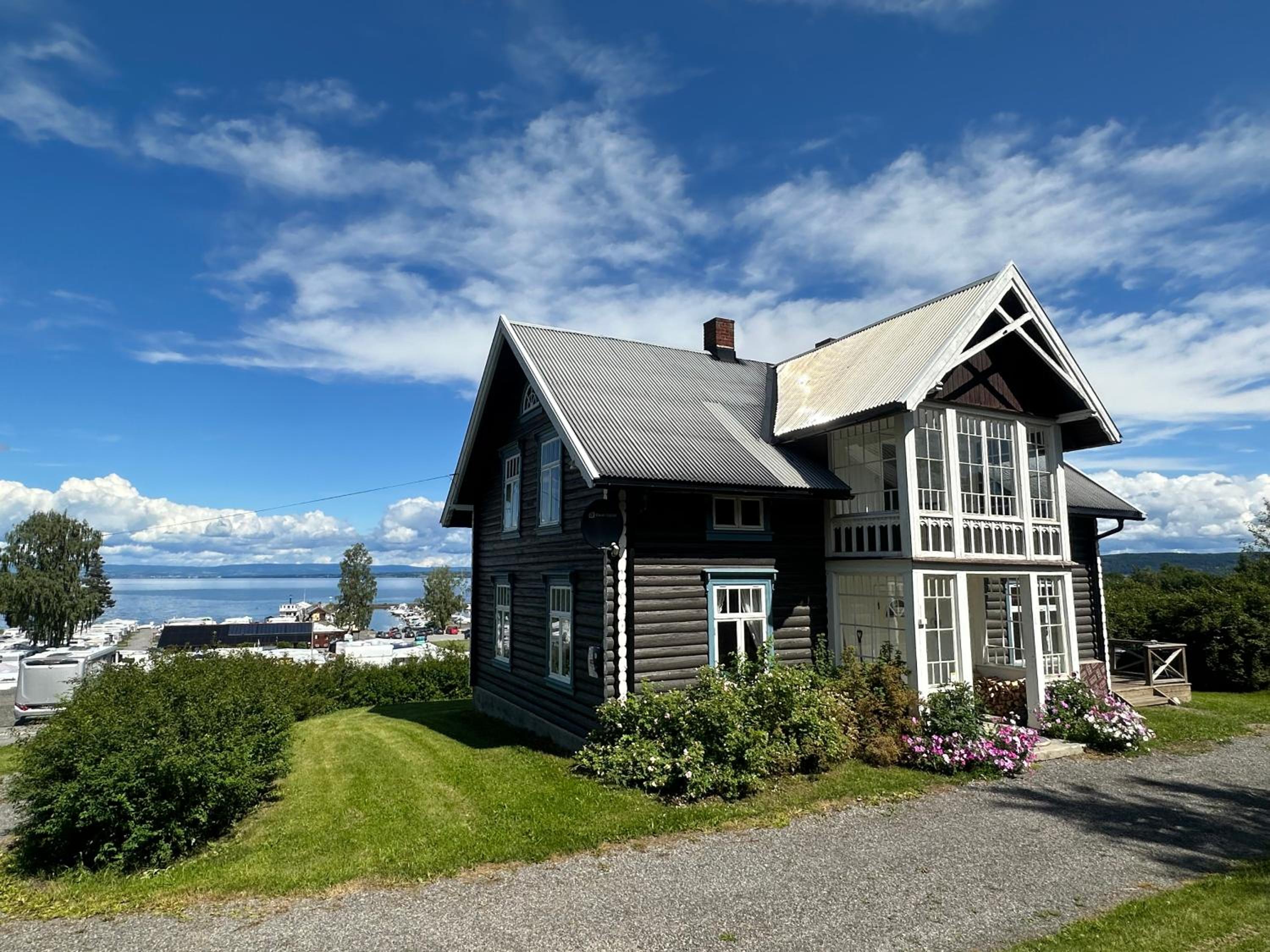 Four-Bedroom House - Photo 1