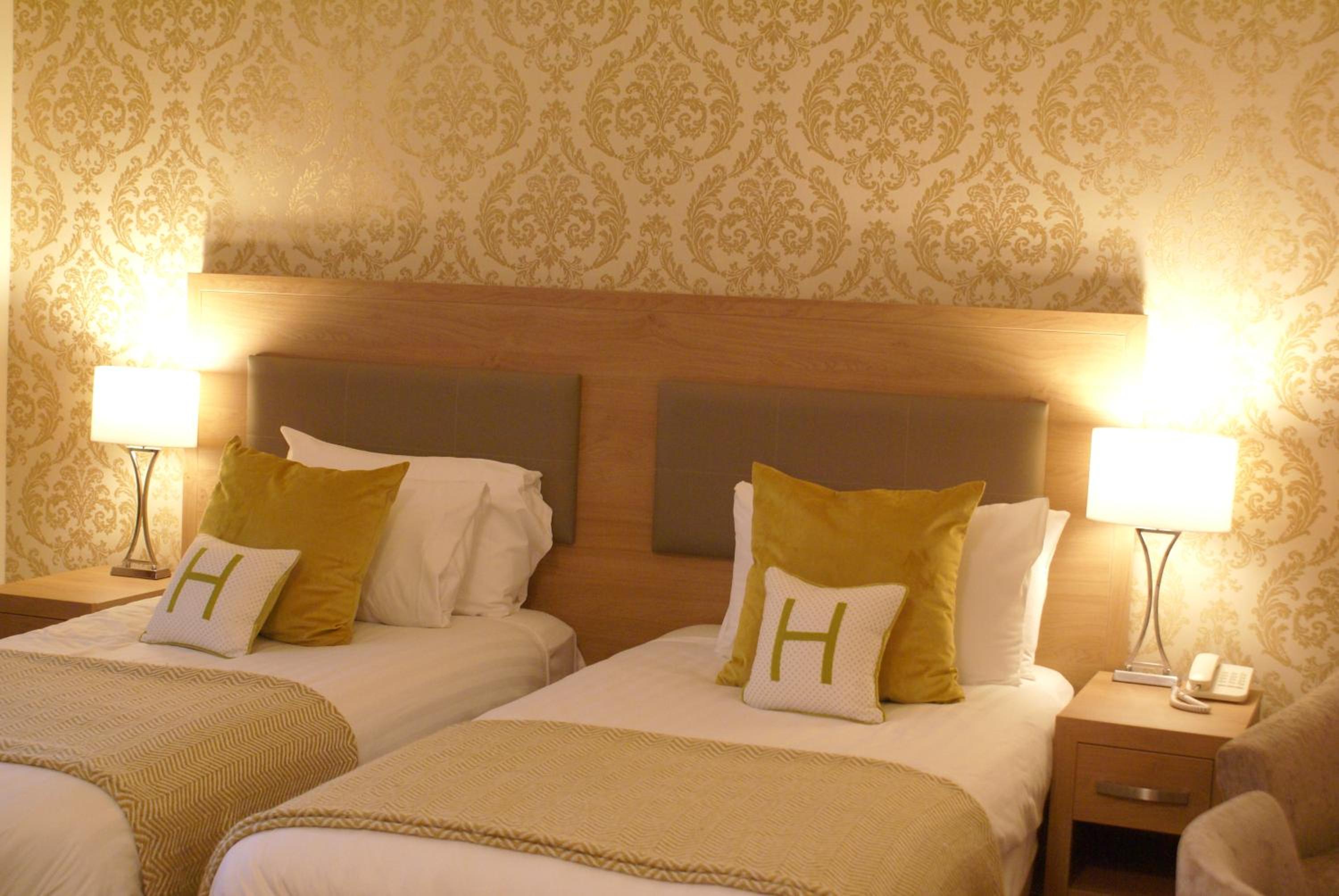 Large Double or Twin Room - Photo 9
