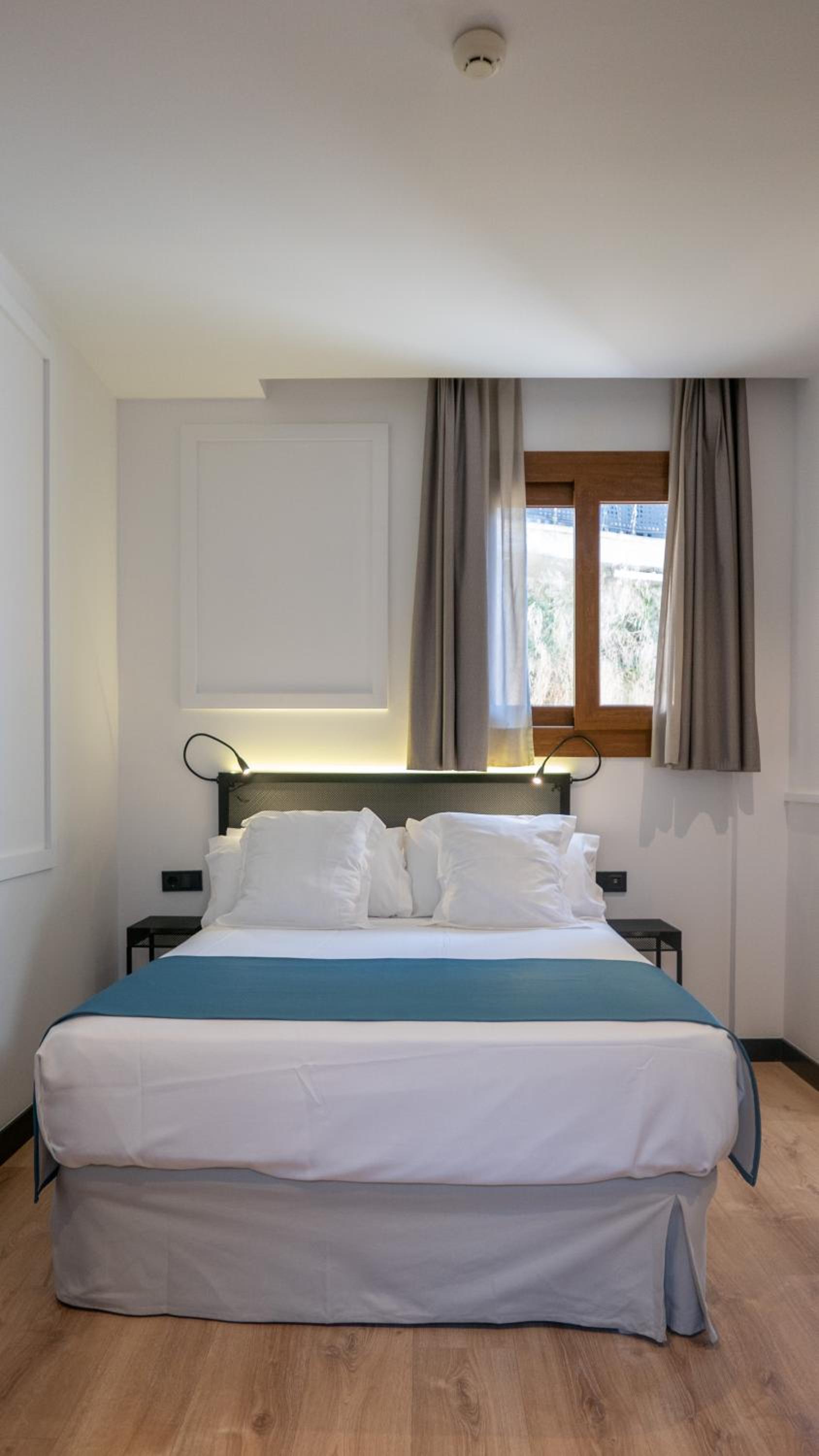 Double Room - Photo 2