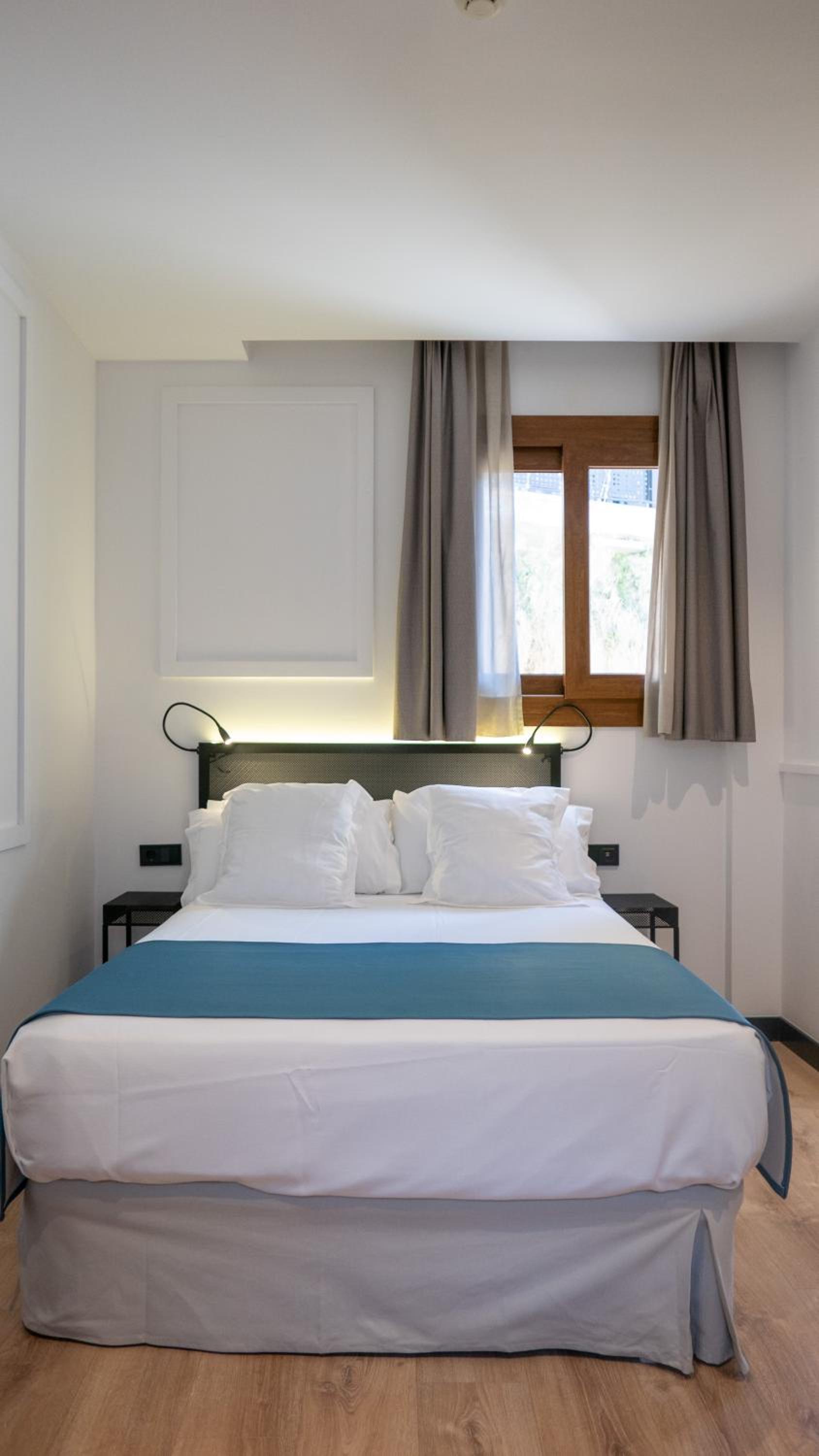 Double Room - Photo 9