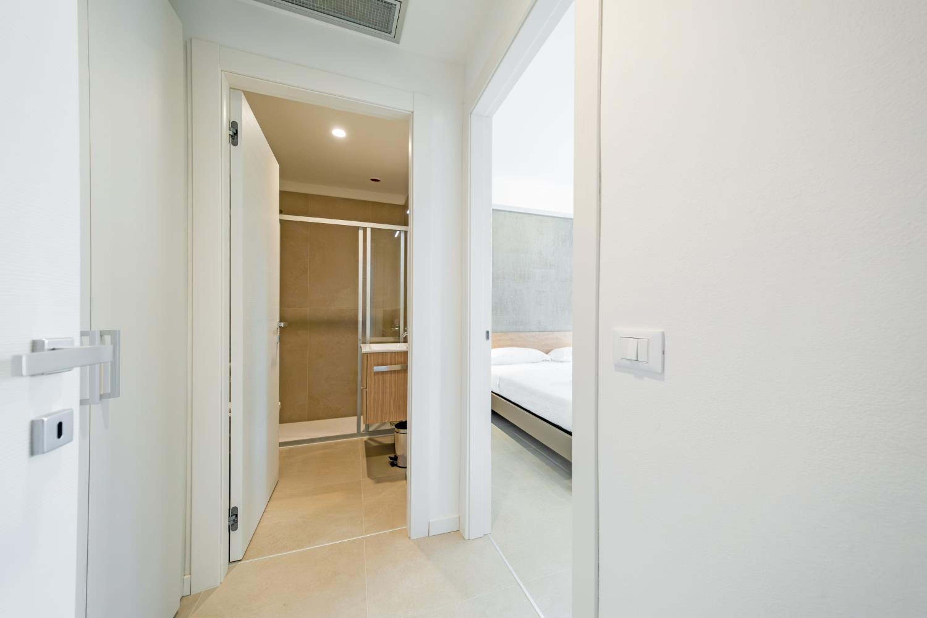 One-Bedroom Apartment photo 3