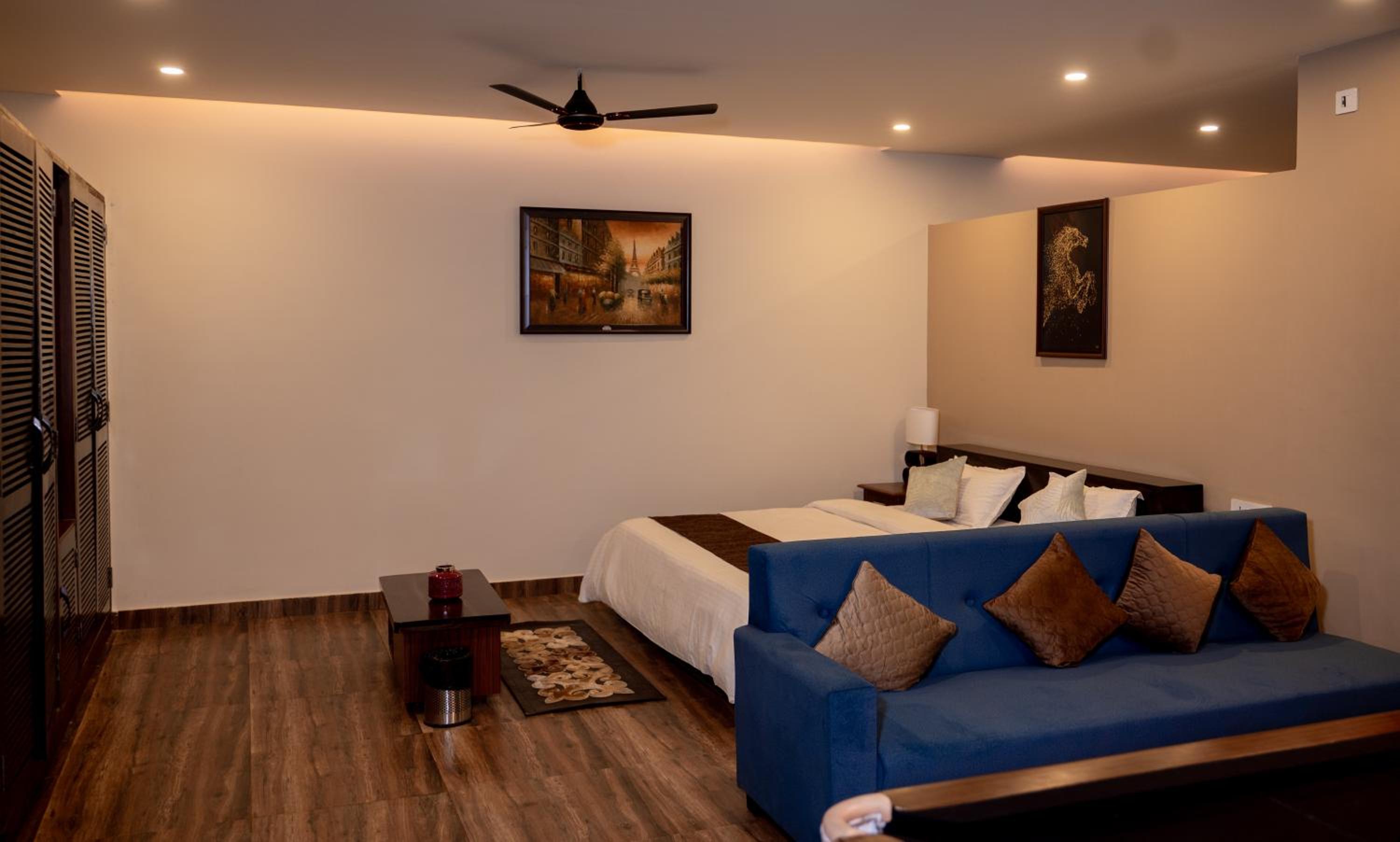 Superior King Suite photo 1