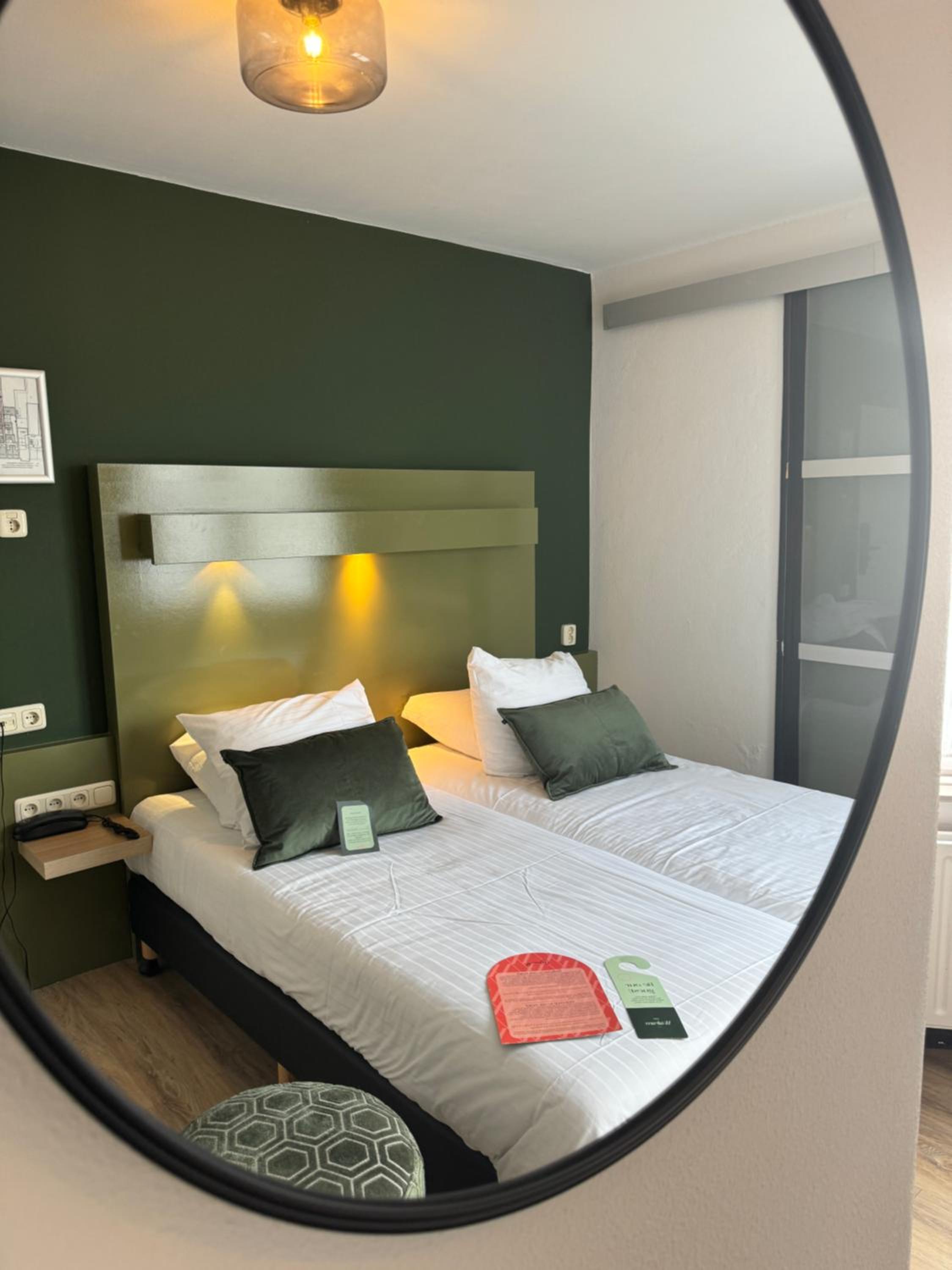 Economy Twin Room - Photo 2