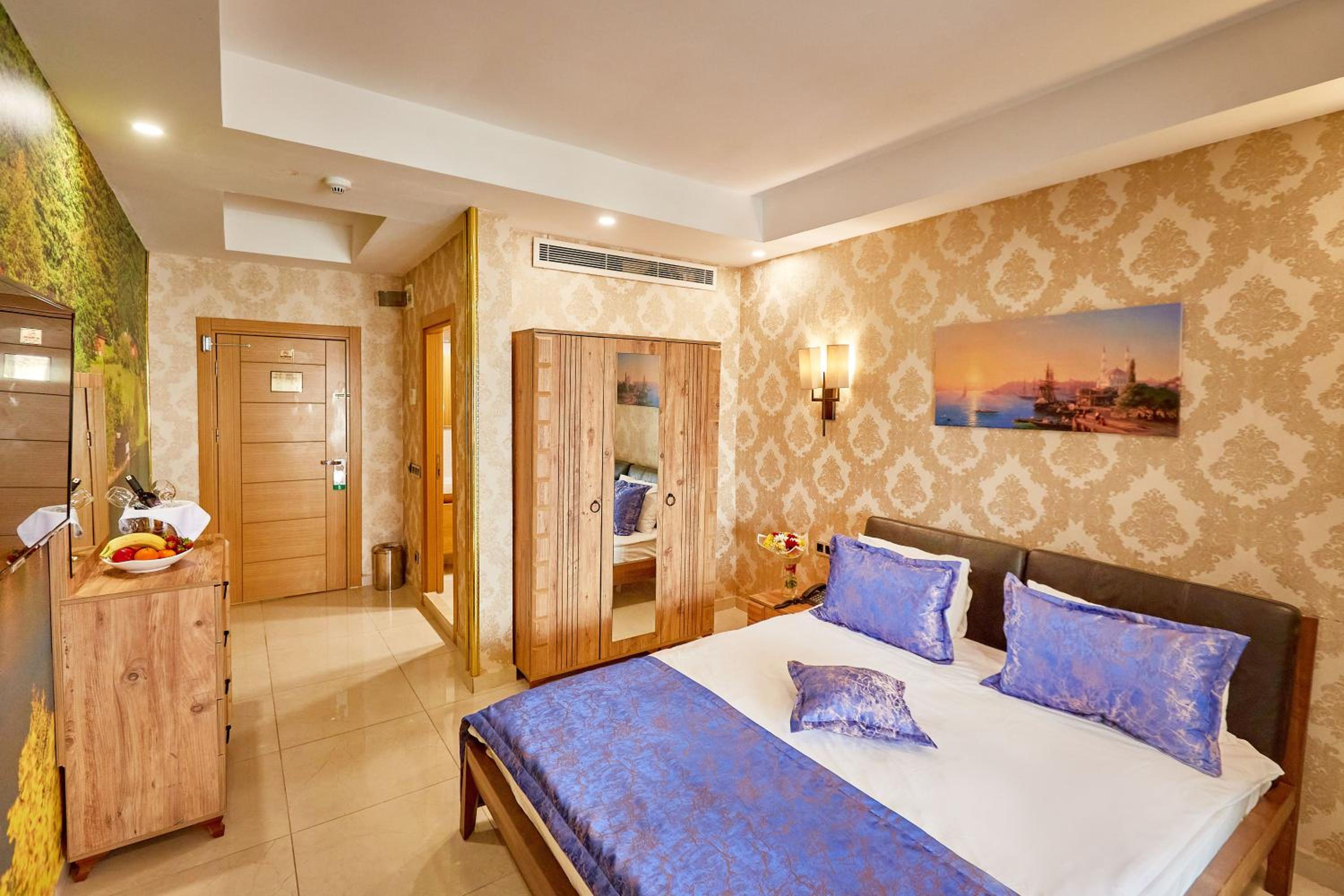 Superior Triple Room with Balcony photo 2
