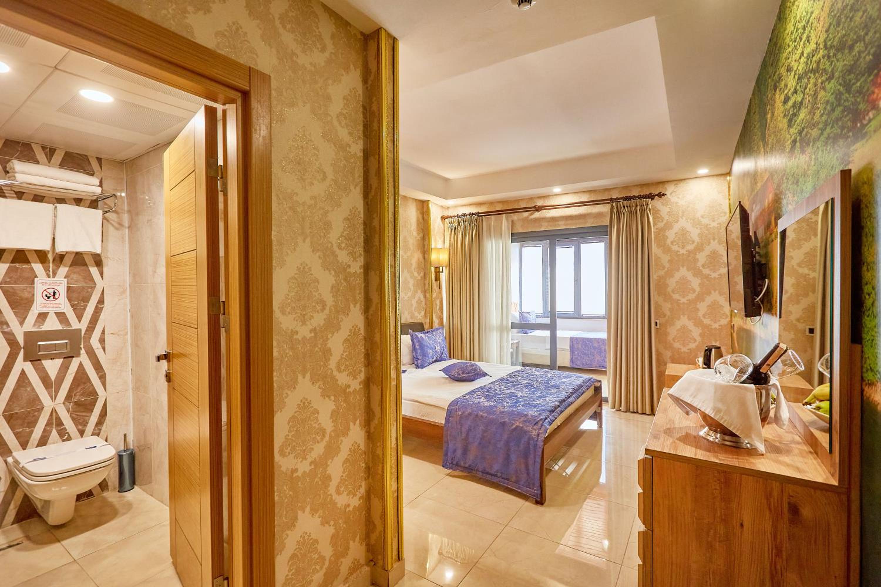 Superior Triple Room with Balcony photo 3