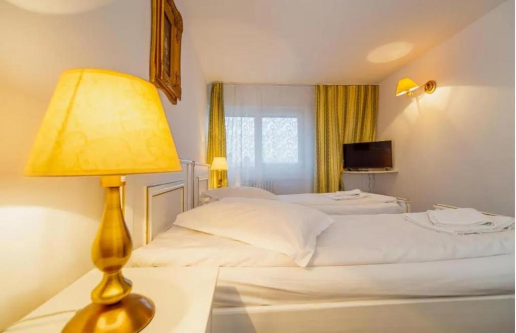 Budget Double Room - Photo 1
