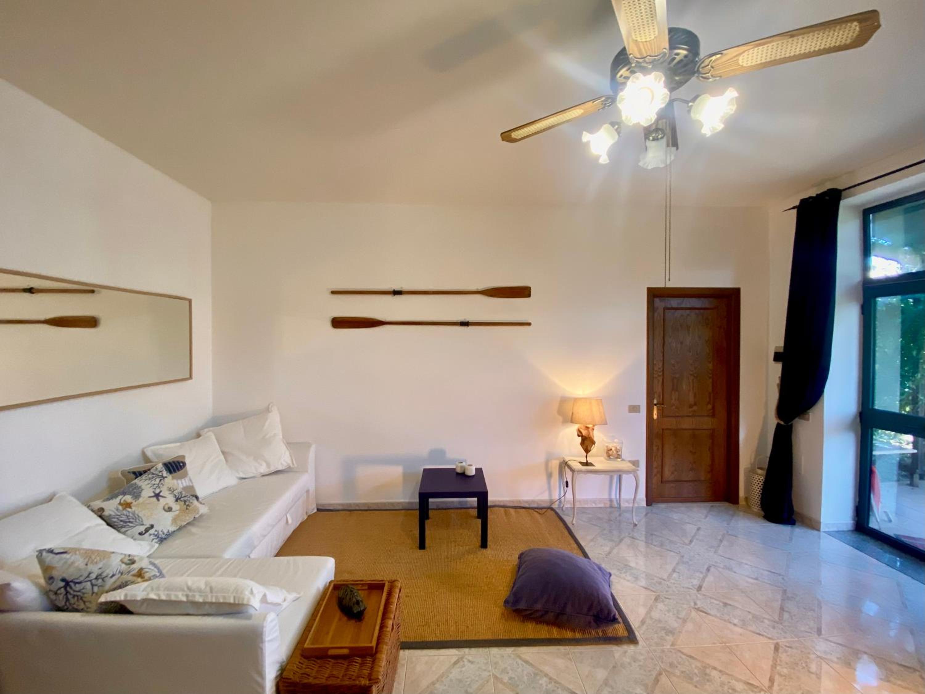 One-Bedroom House photo 1
