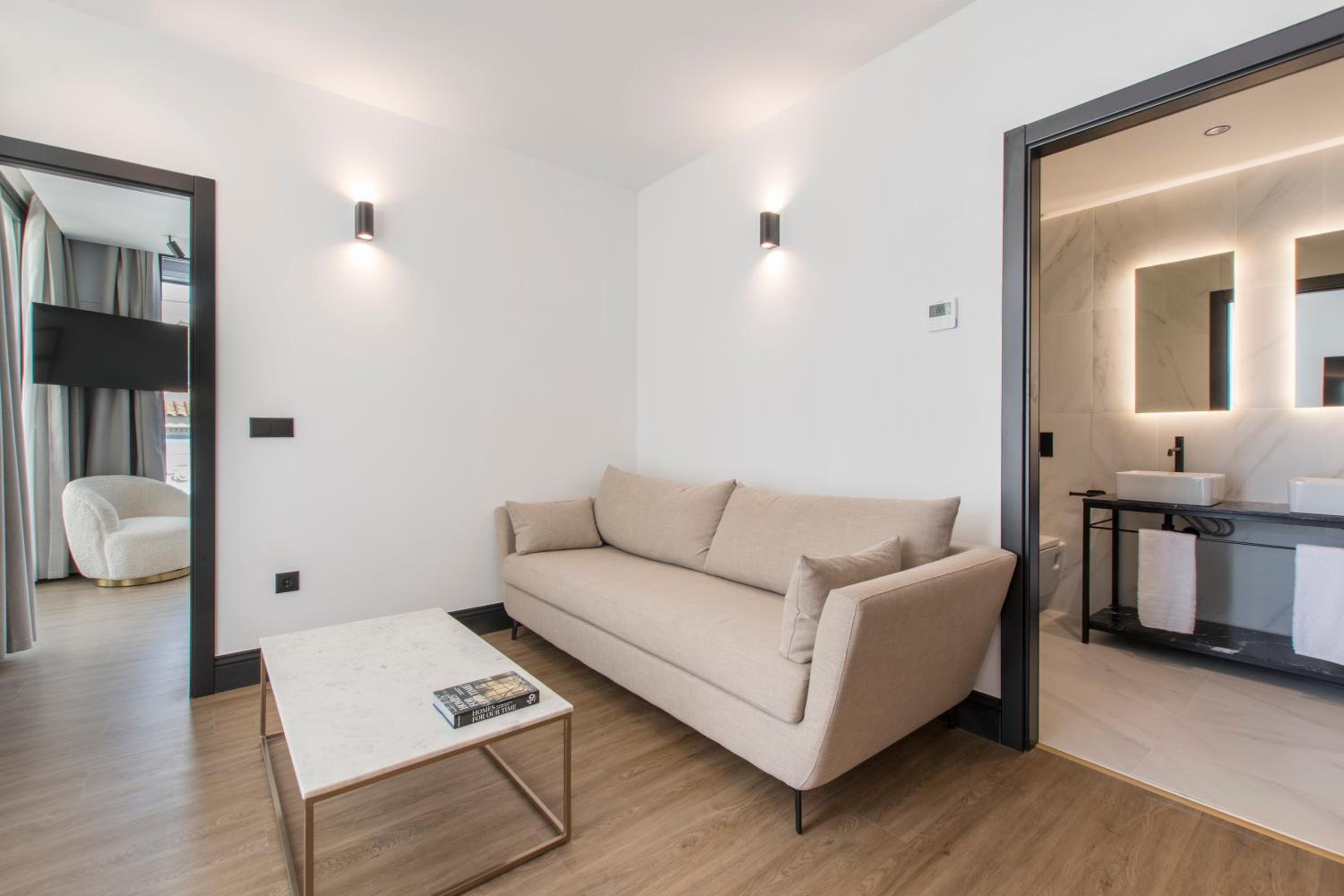 Two-Bedroom Apartment with Pool photo 3
