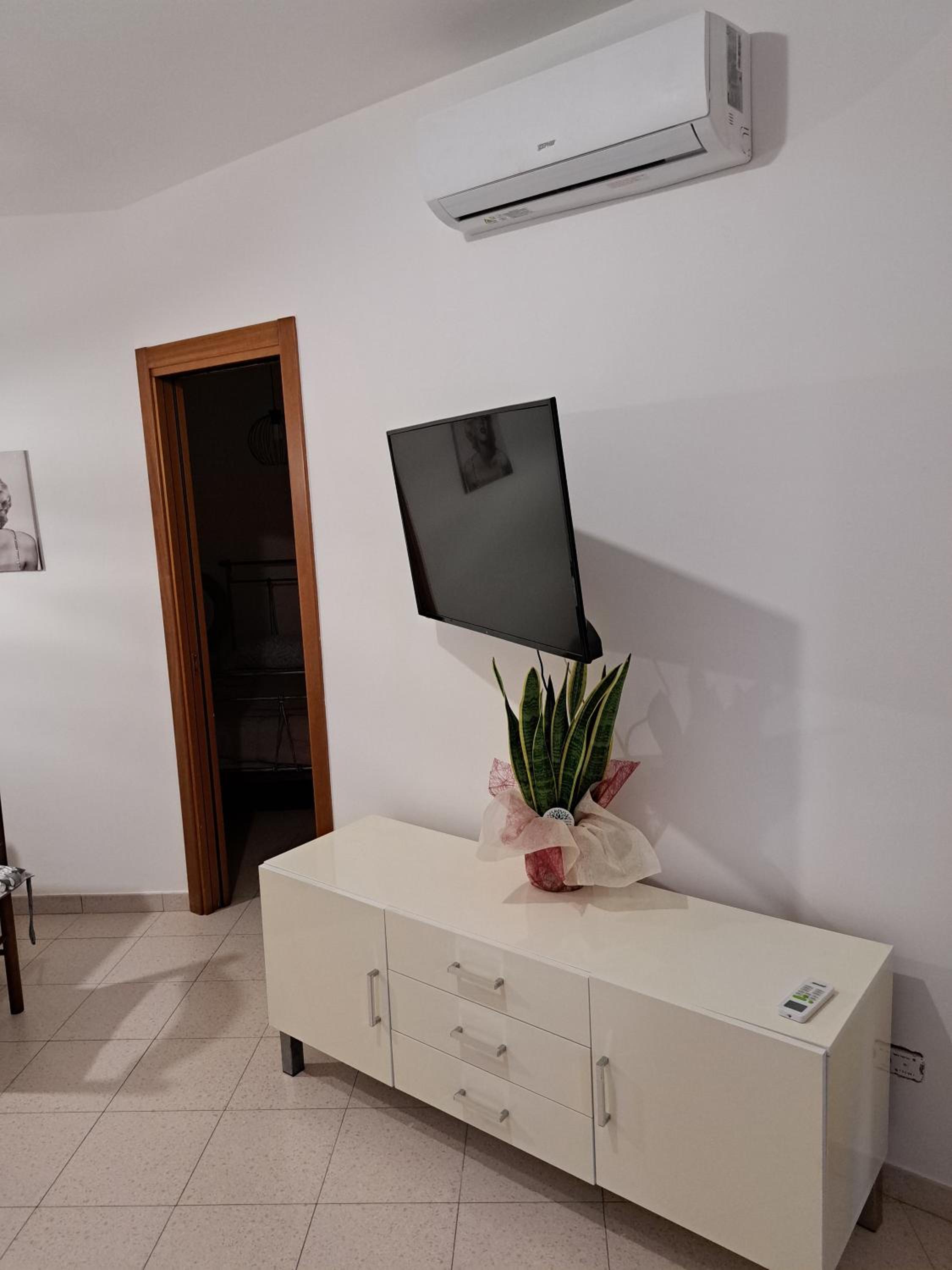 One-Bedroom Apartment photo 3