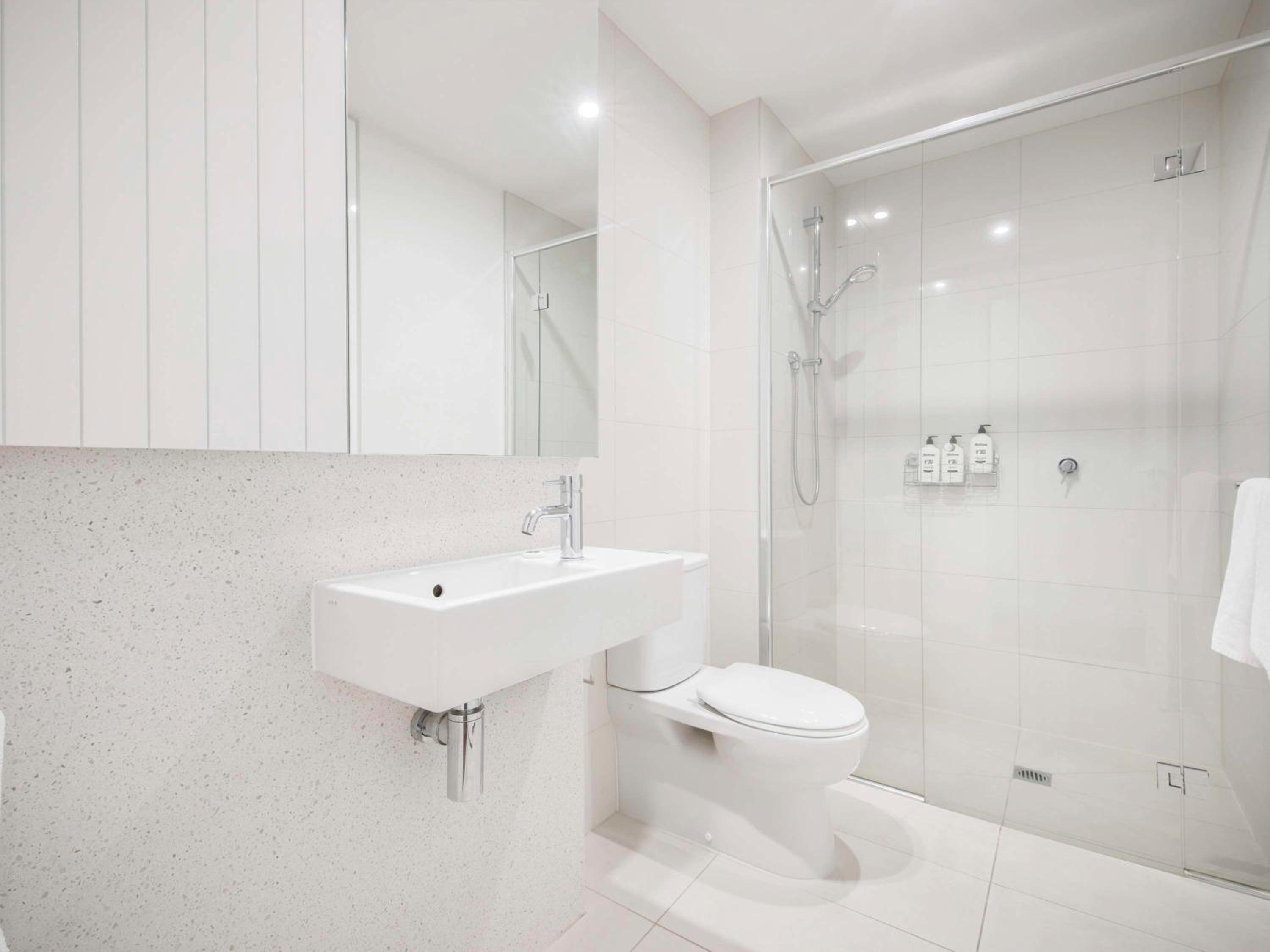 Studio Apartment with Balcony photo 3