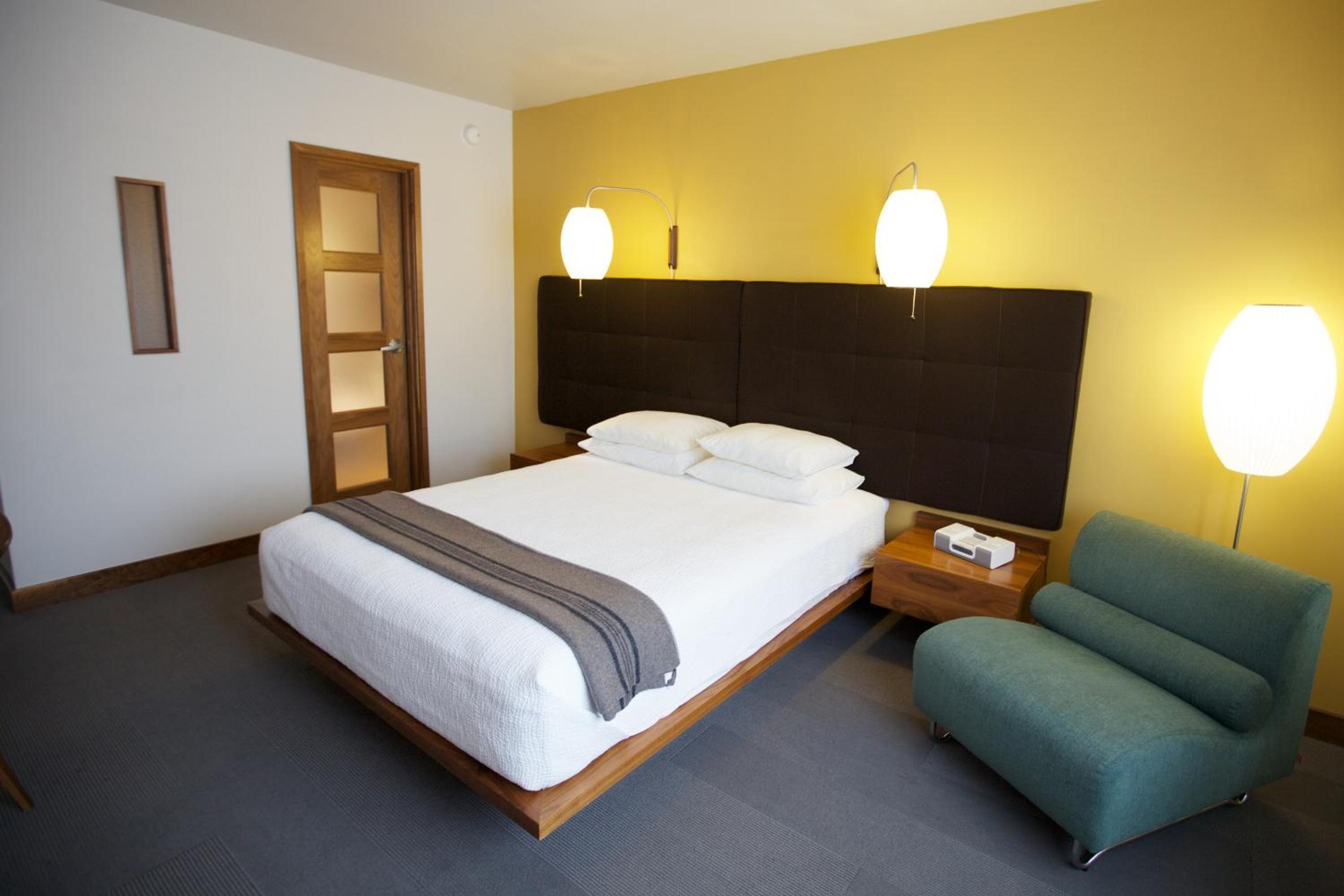 Queen Room photo 1