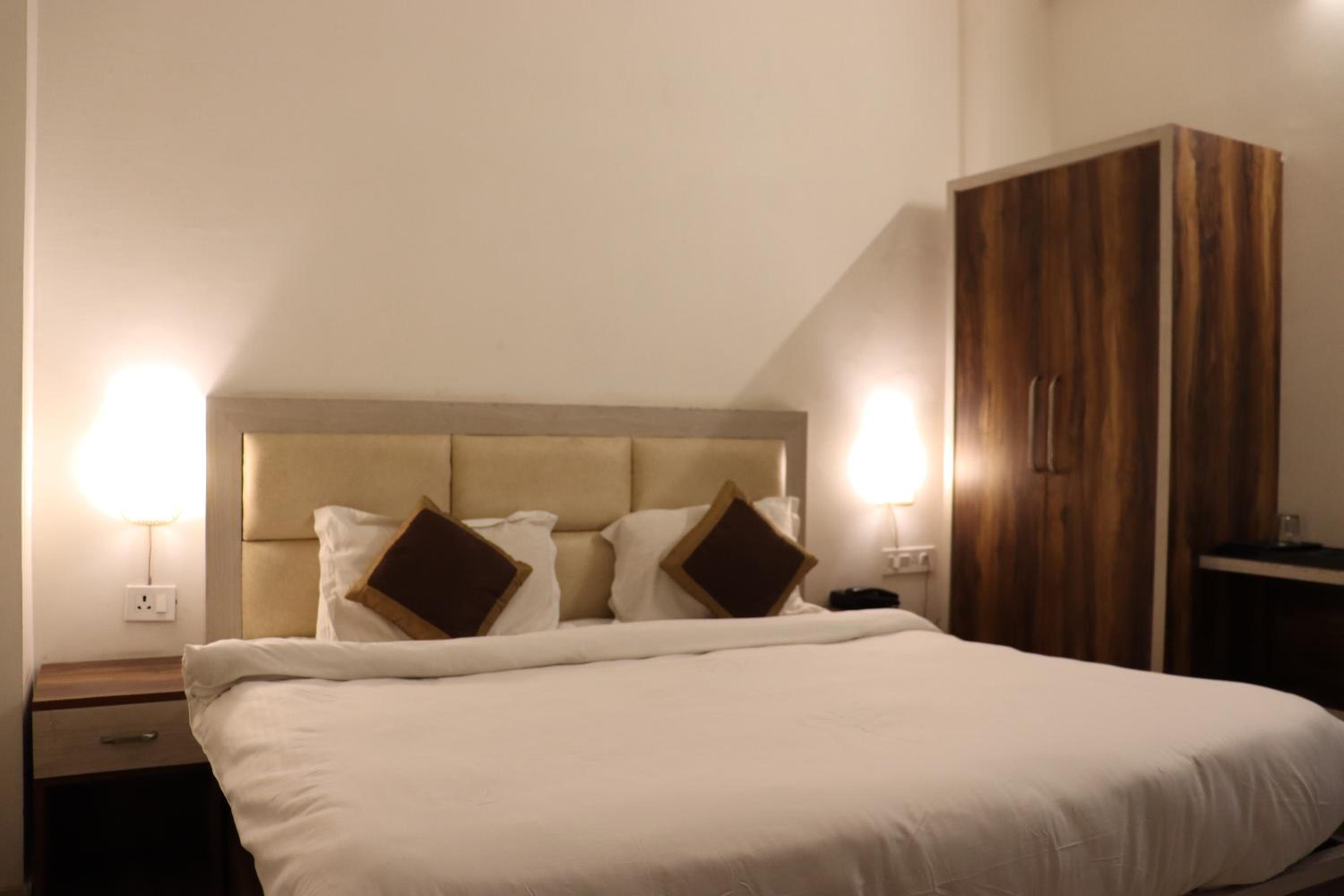 Deluxe Double Room - Photo 10